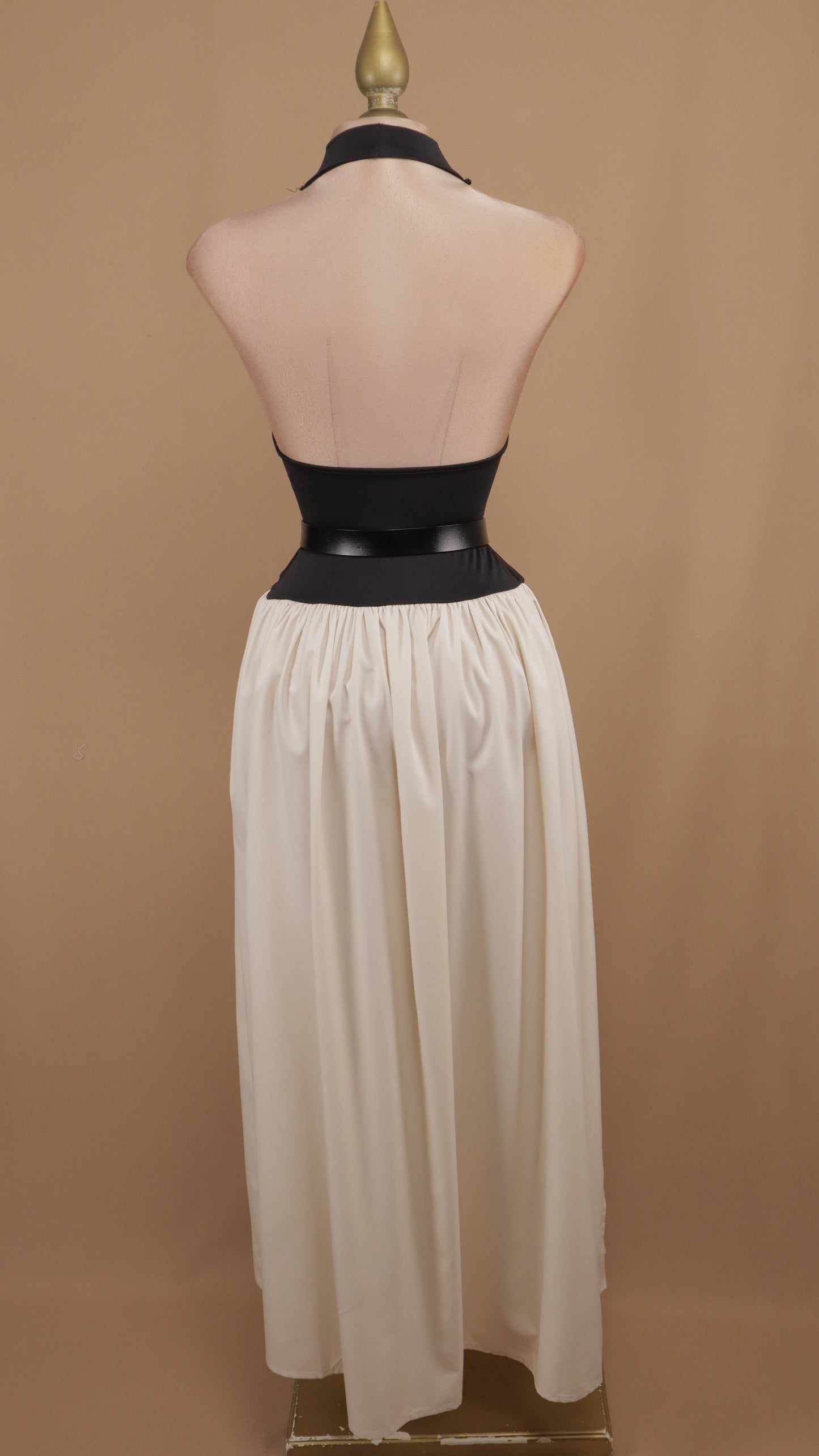 Vestido midi halter con falda circular