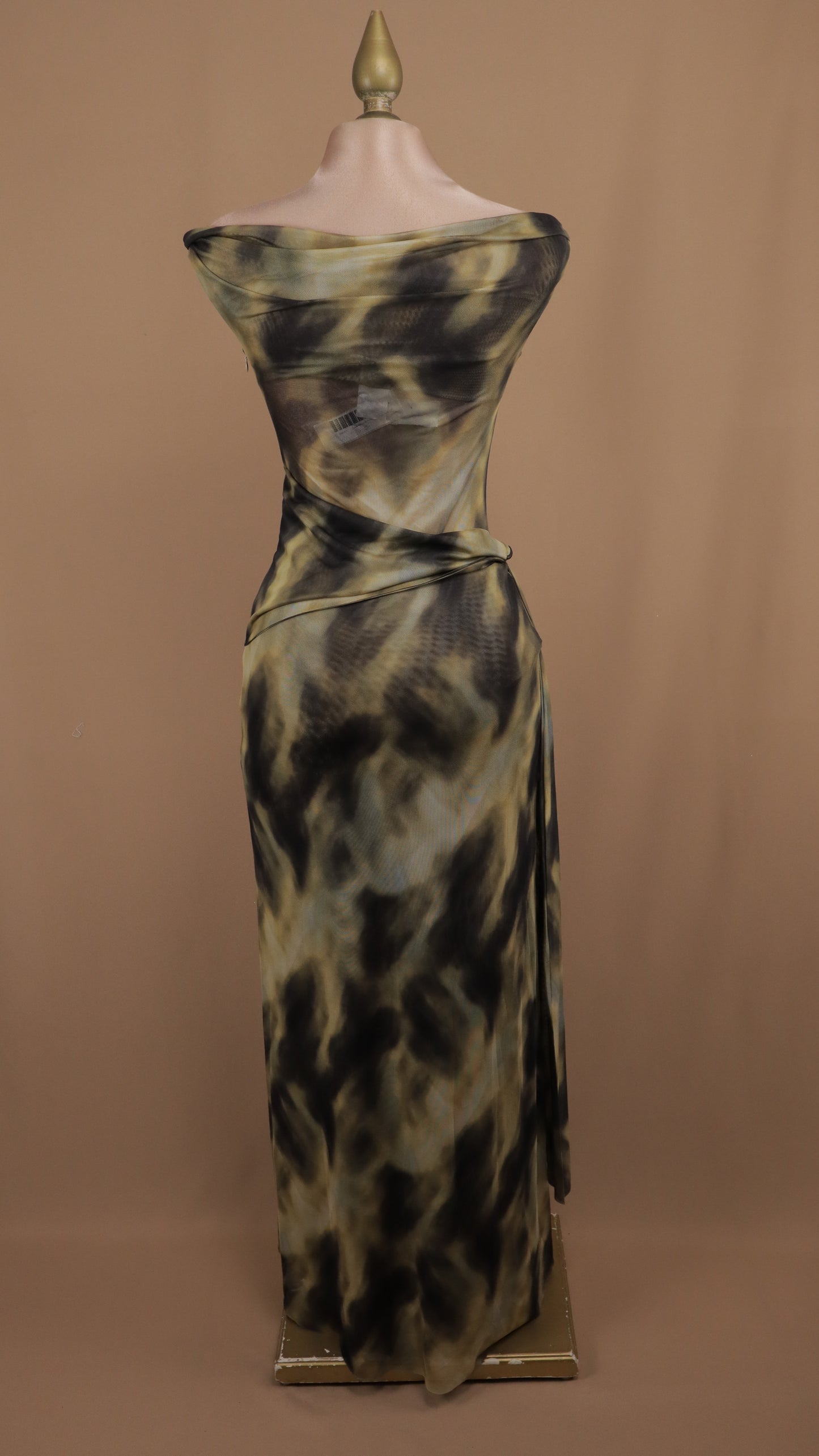 Vestido largo marmoleado asimétrico