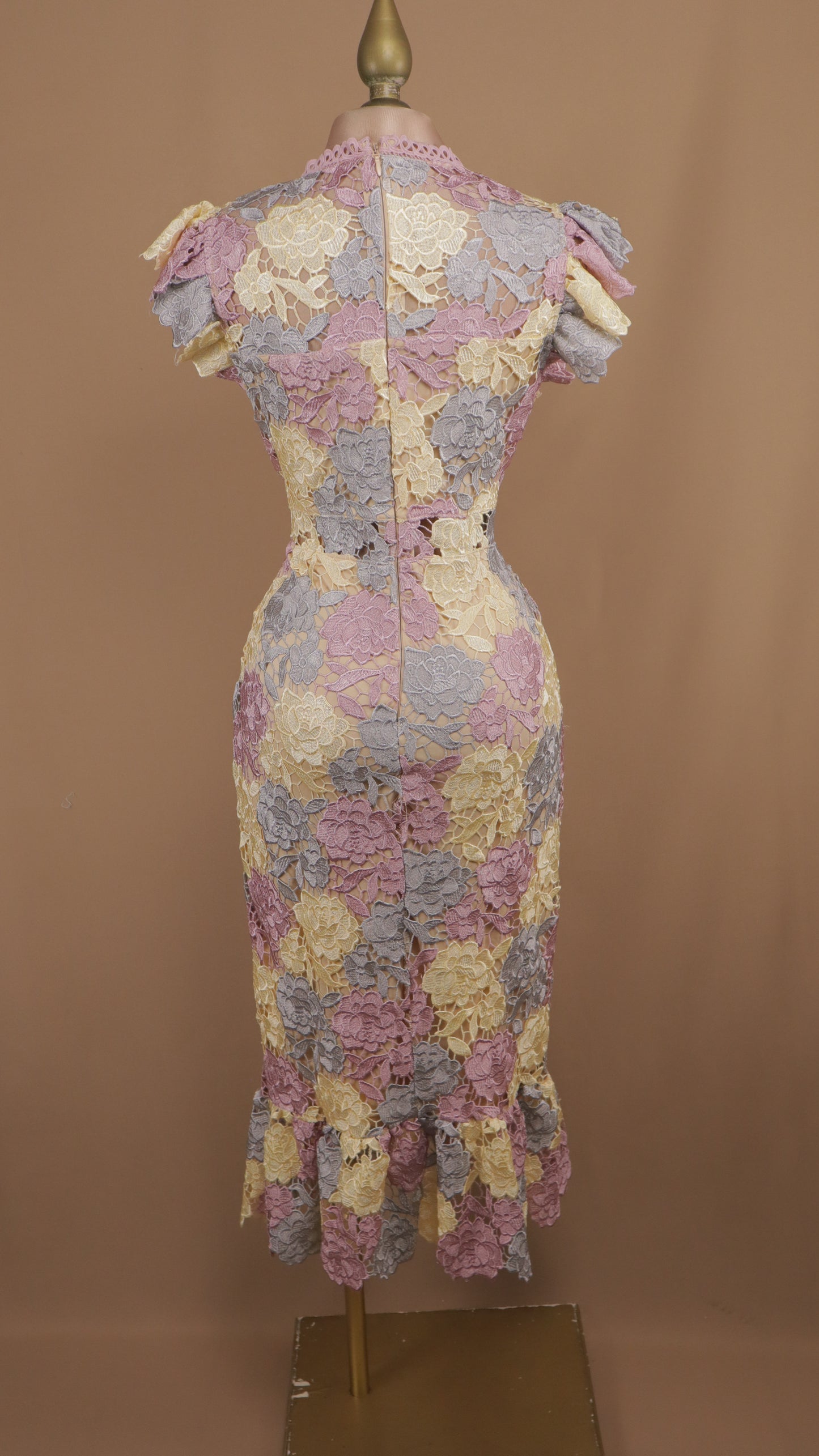 Vestido midi estampado con encaje