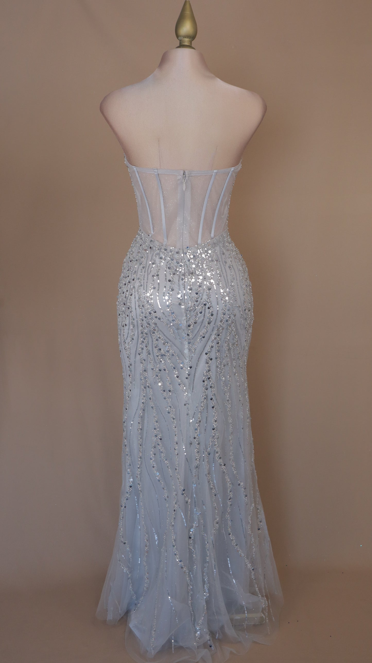 Vestido largo estraple con aplicación