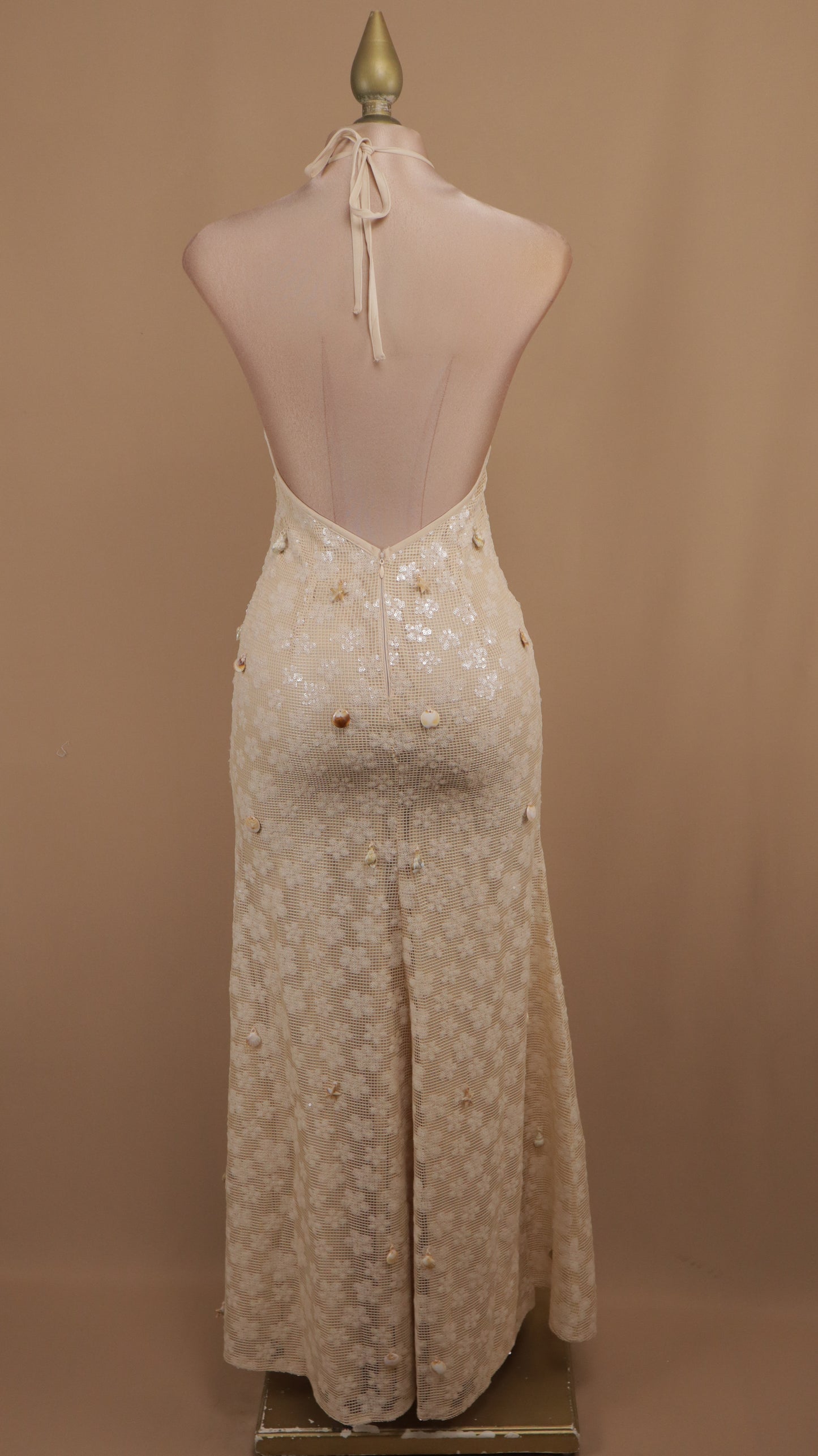 Vestido largo cuello halter con maya y piedras del mar