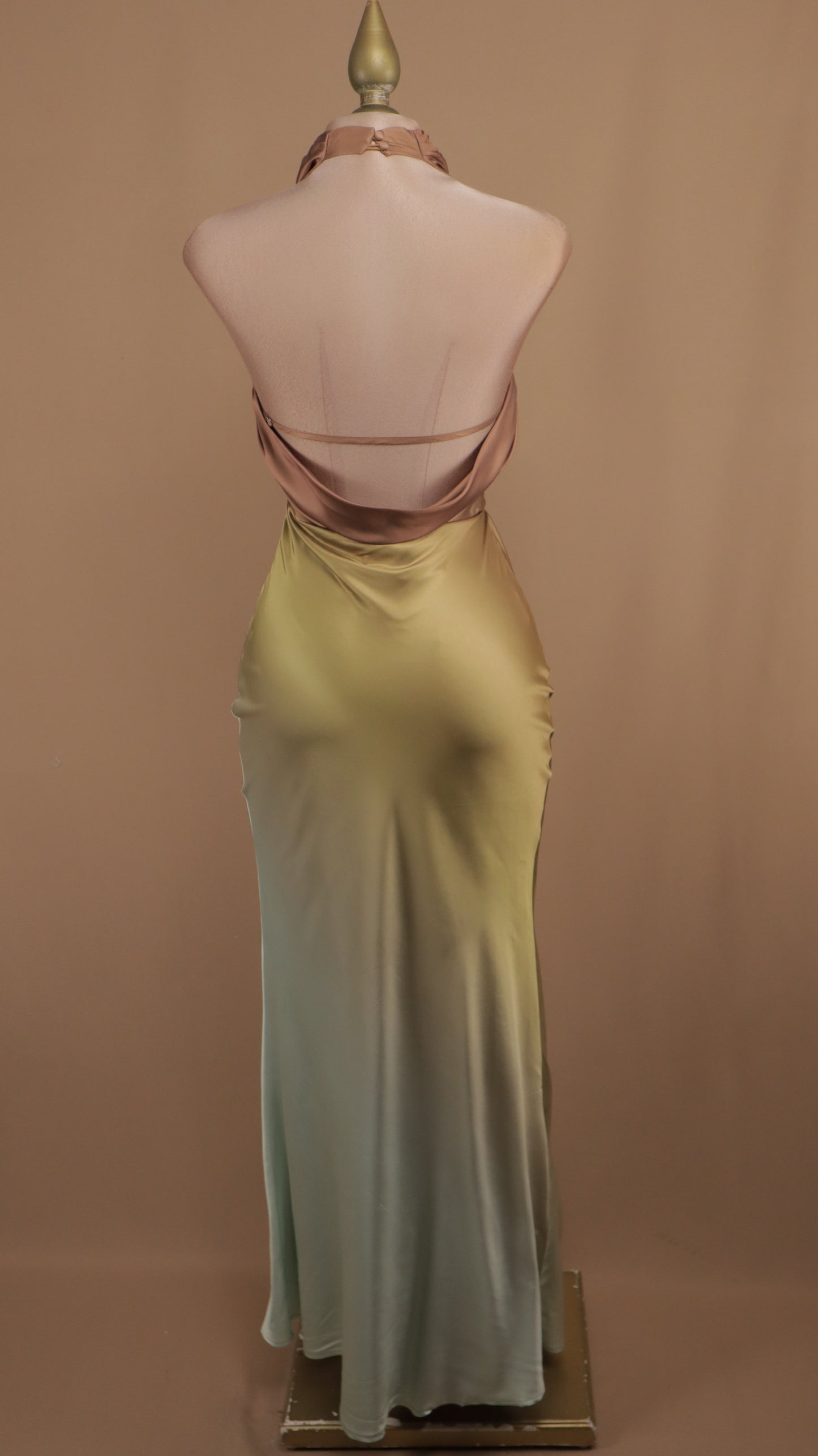 Vestido largo cuello halter marmoleado