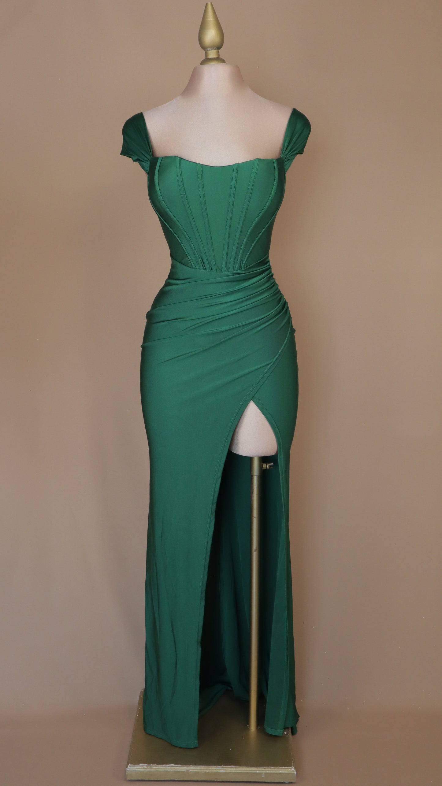 Vestido largo de licra con abertura en pierna