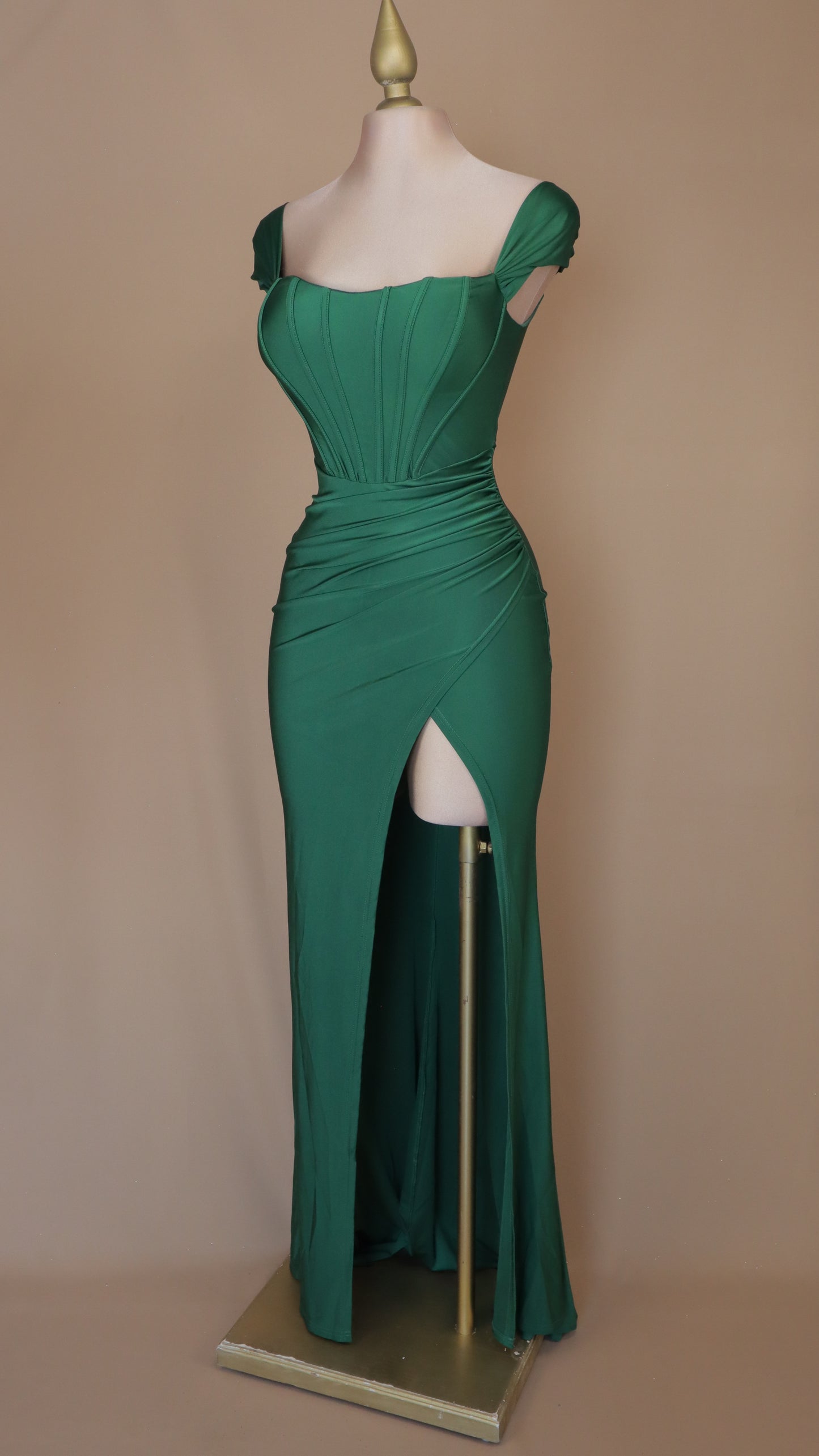Vestido largo de licra con abertura en pierna