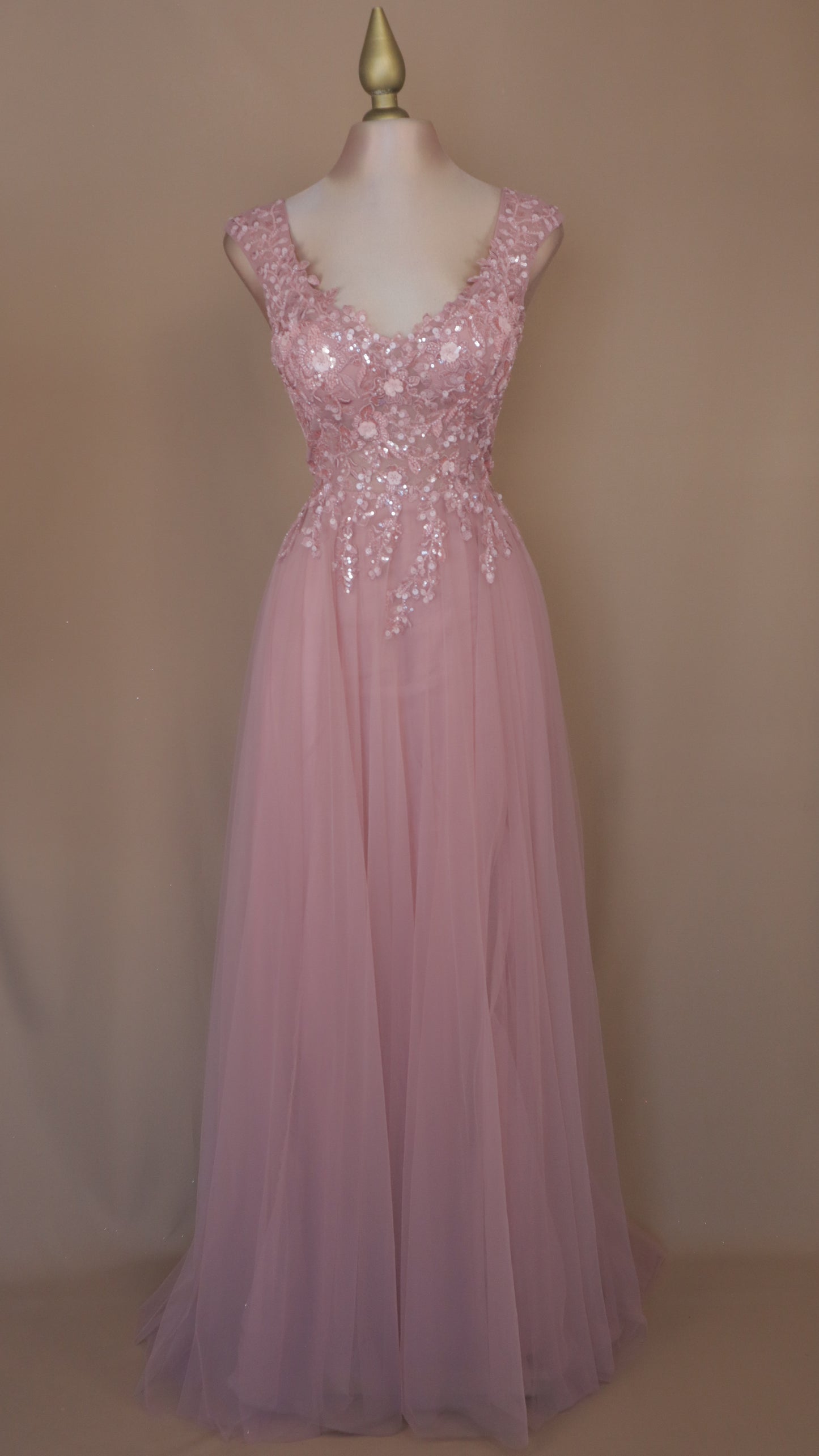Vestido largo linea A con aplicación
