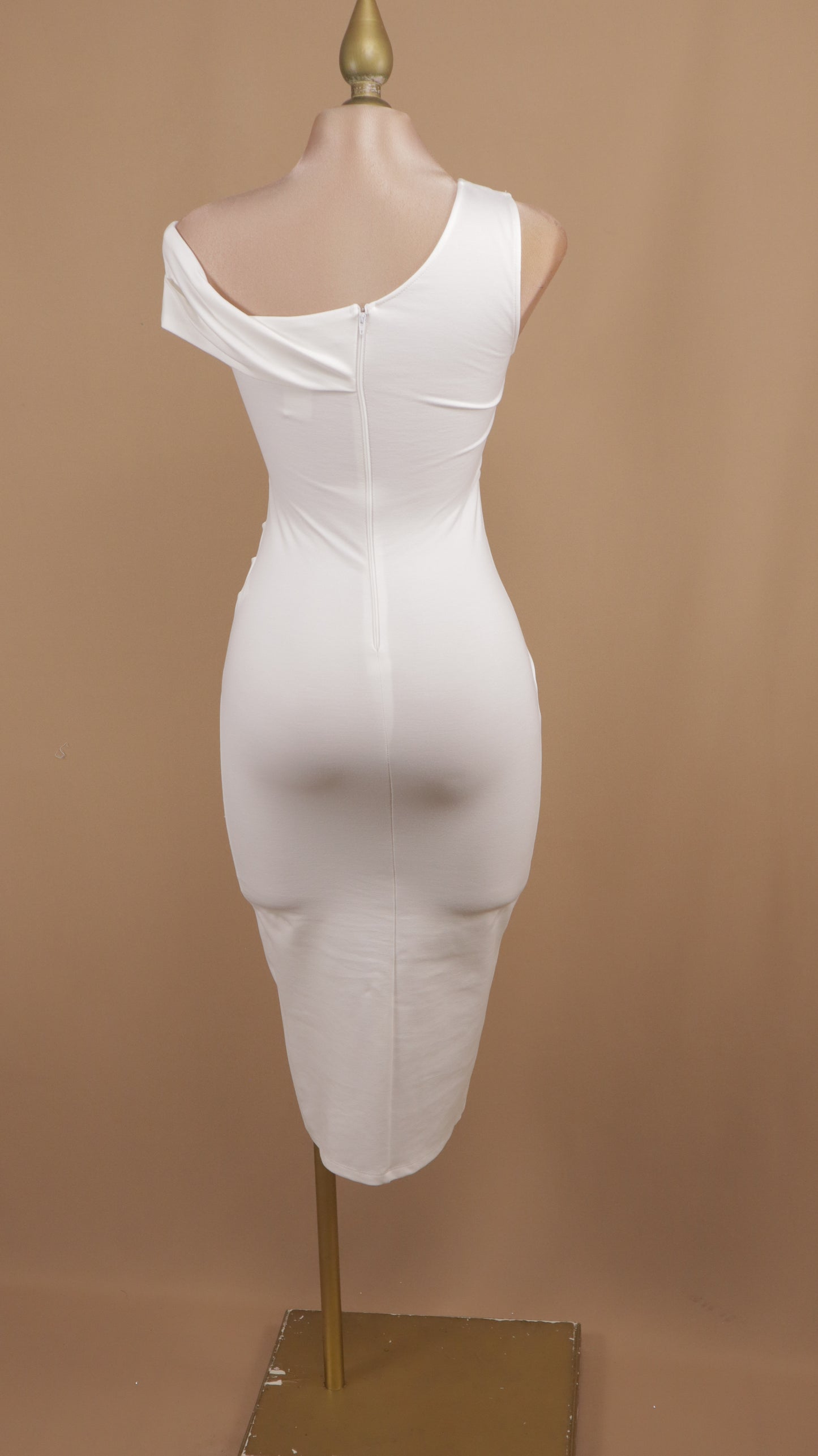 Vestido midi asimétrico con pliegues