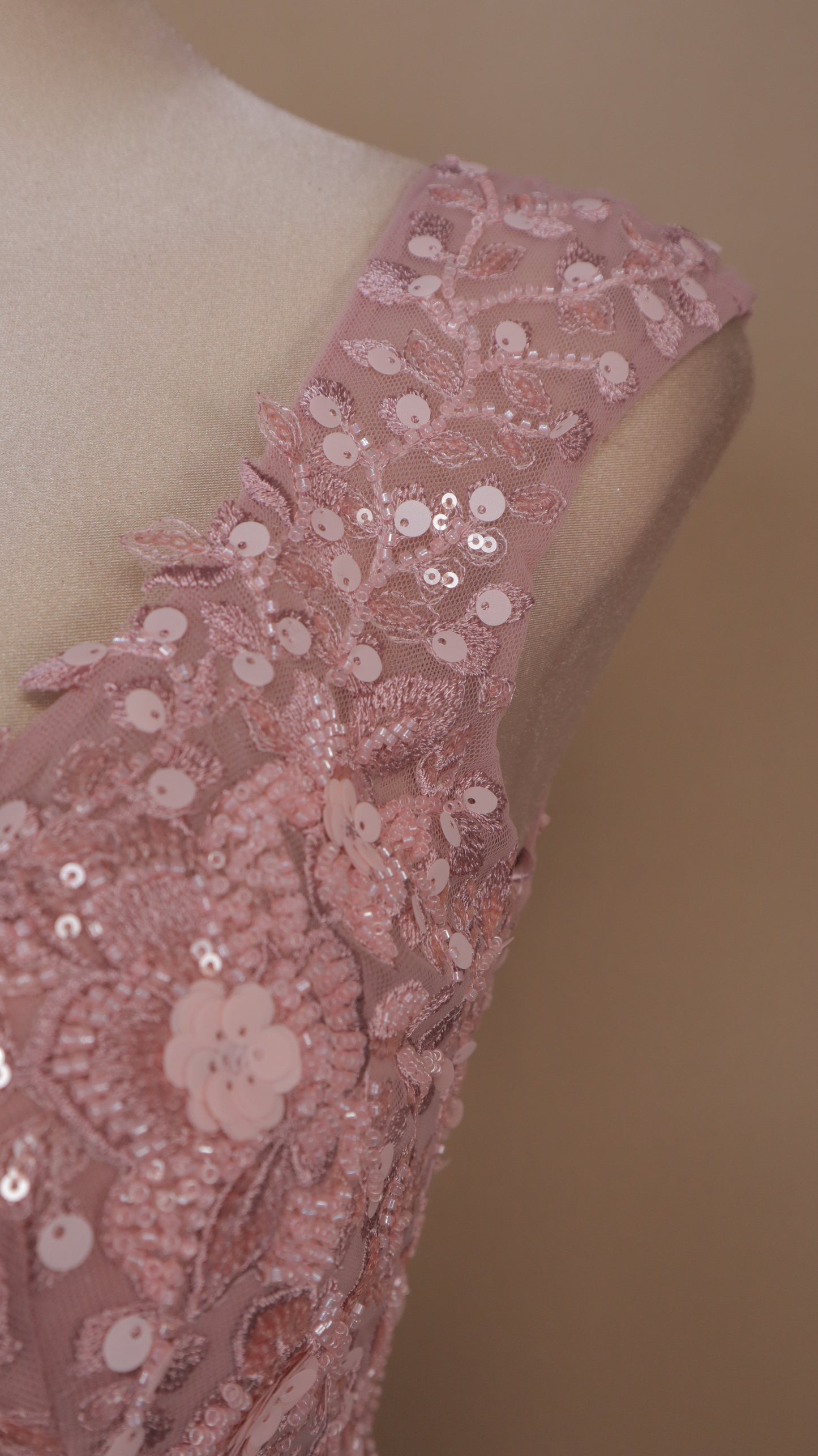 Vestido largo linea A con aplicación