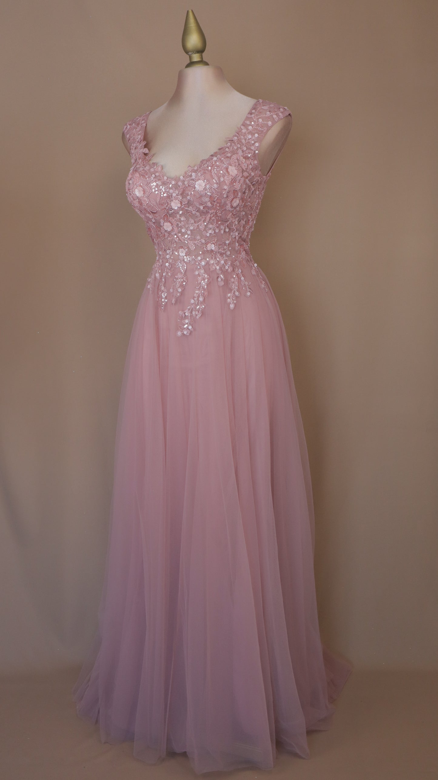 Vestido largo linea A con aplicación