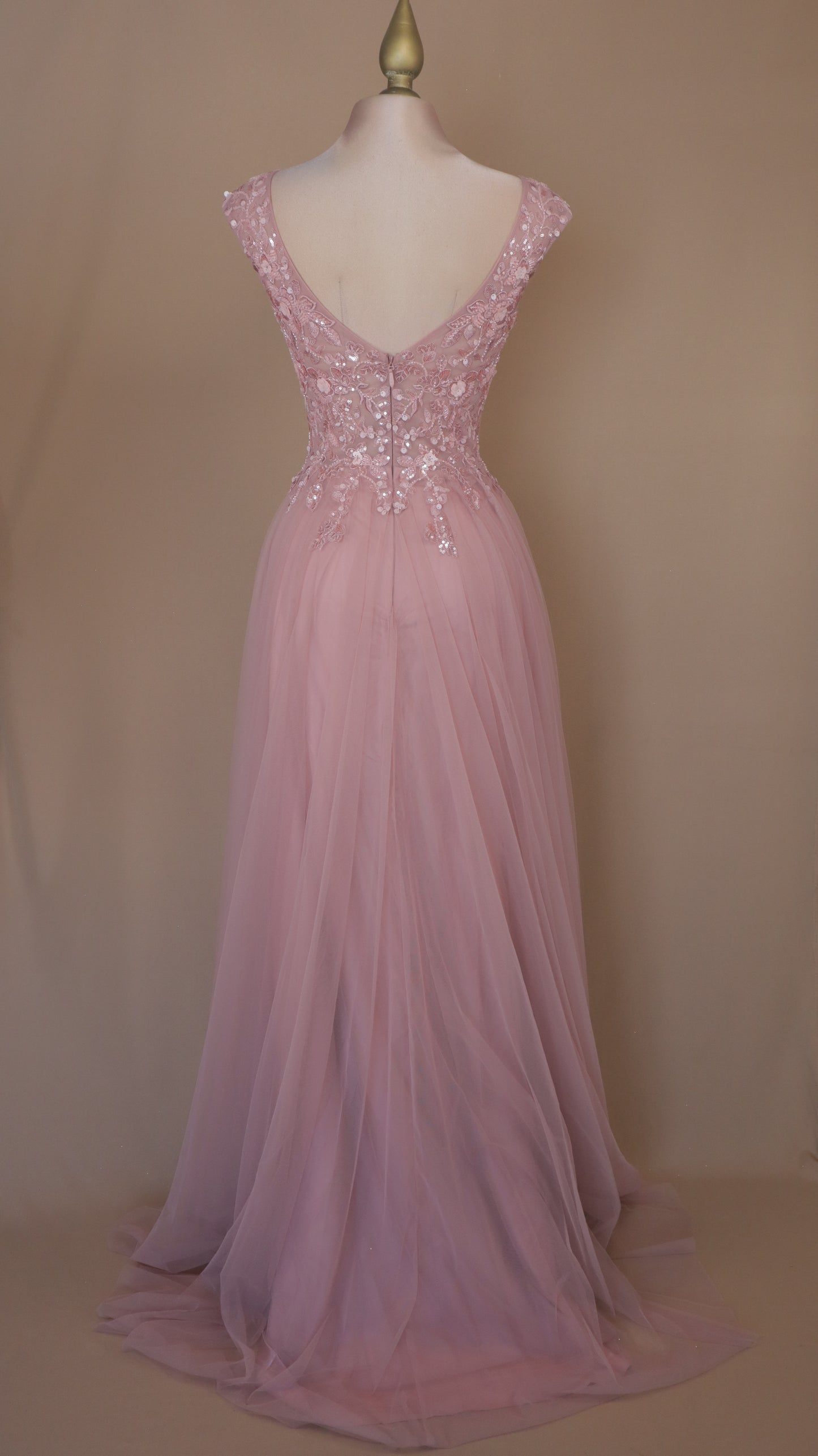 Vestido largo linea A con aplicación