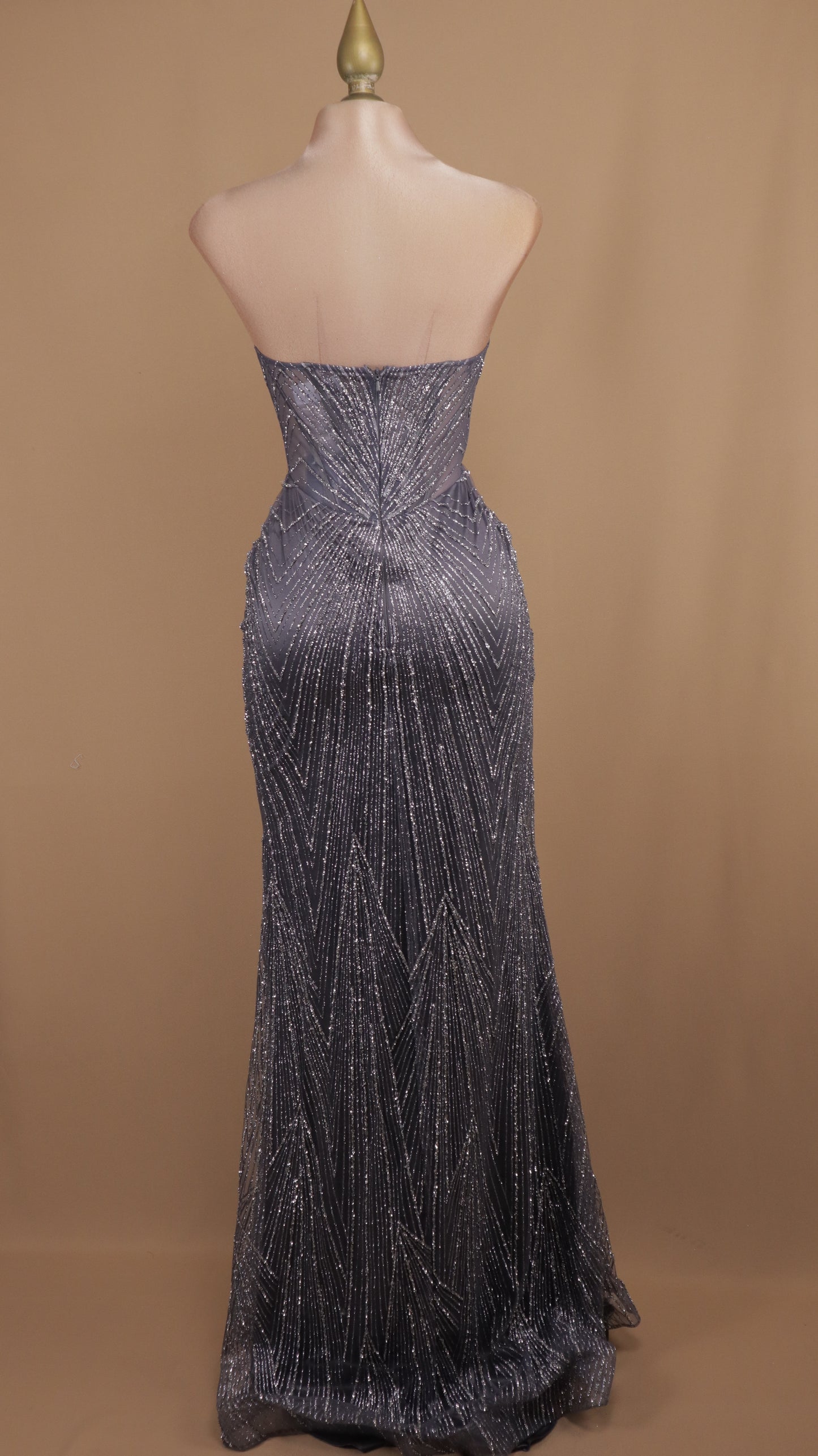 Vestido largo de graduación con aplicación y escote en V