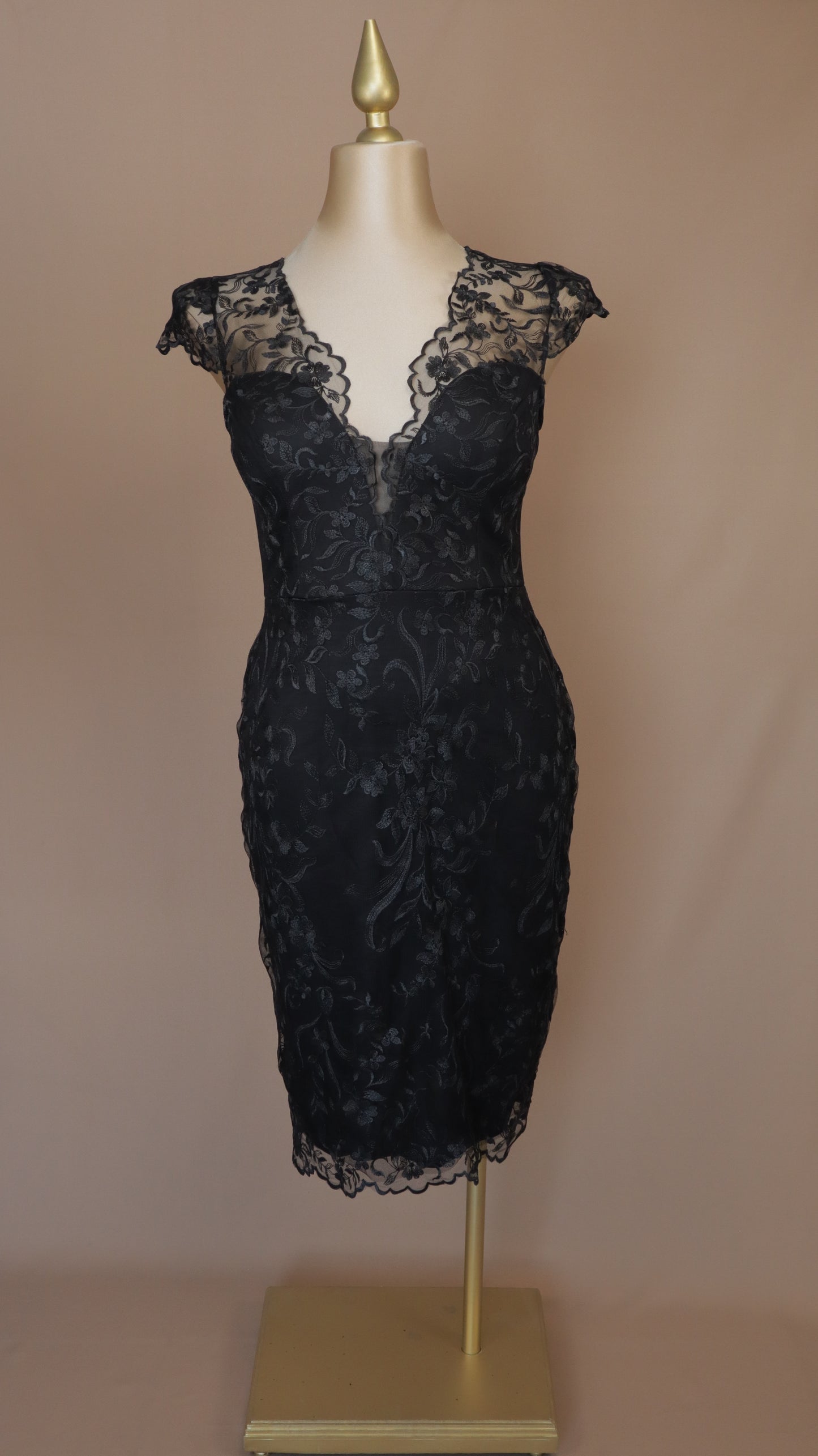 Vestido maxi talla extra con encaje y manga