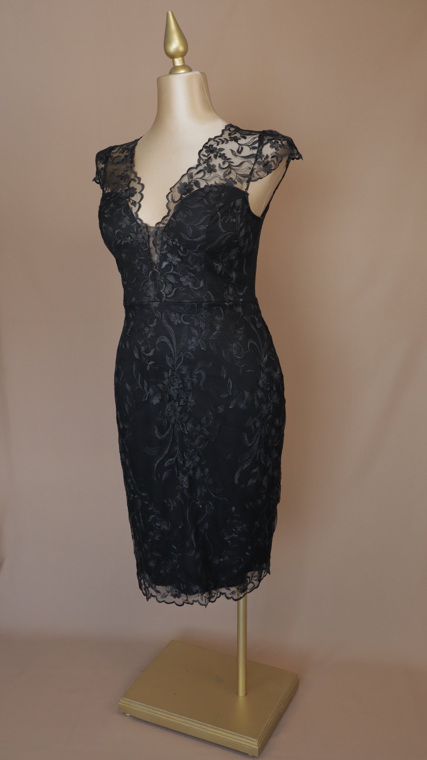 Vestido maxi talla extra con encaje y manga