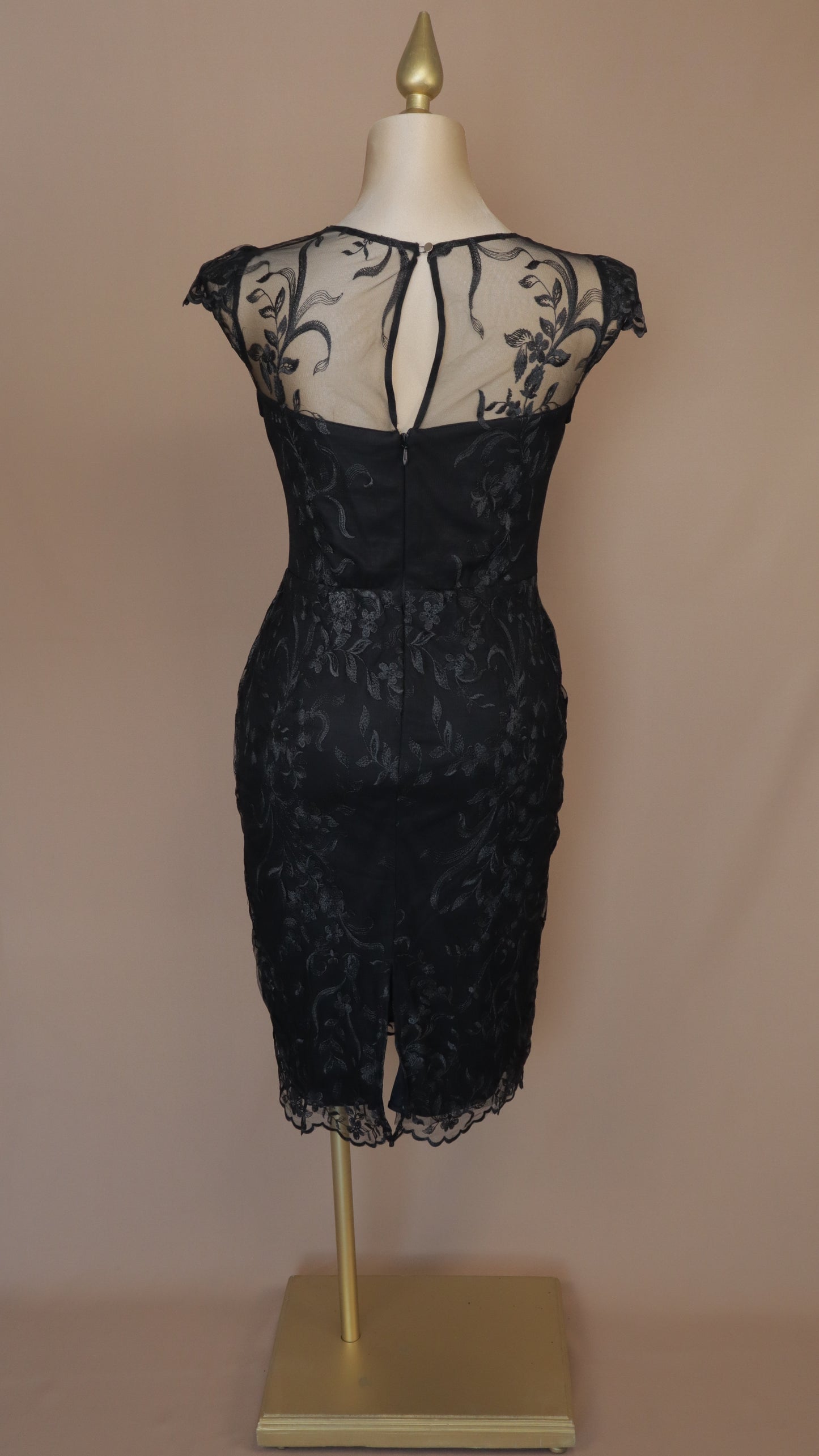 Vestido maxi talla extra con encaje y manga