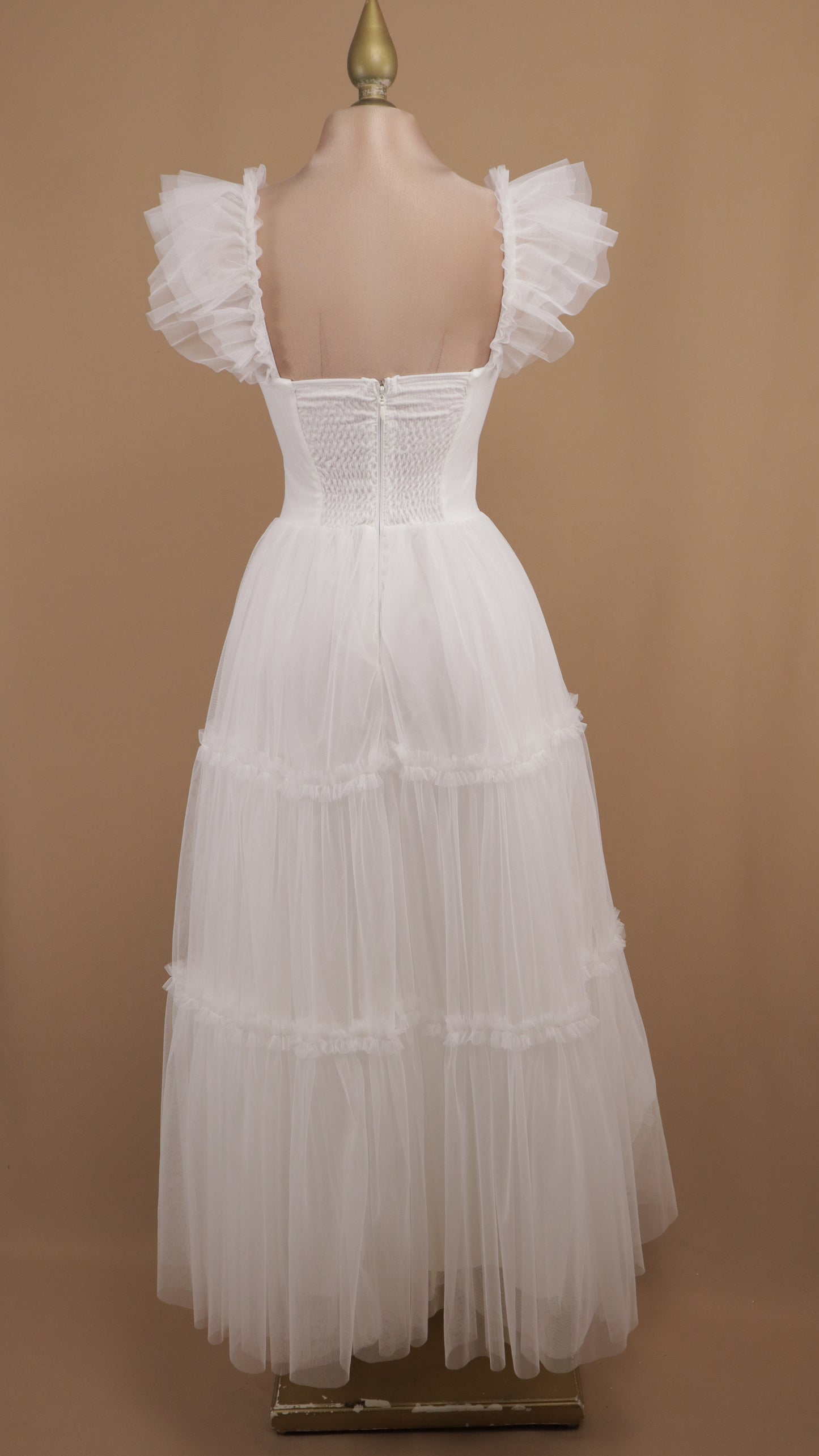 Vestido midi de tul con copa