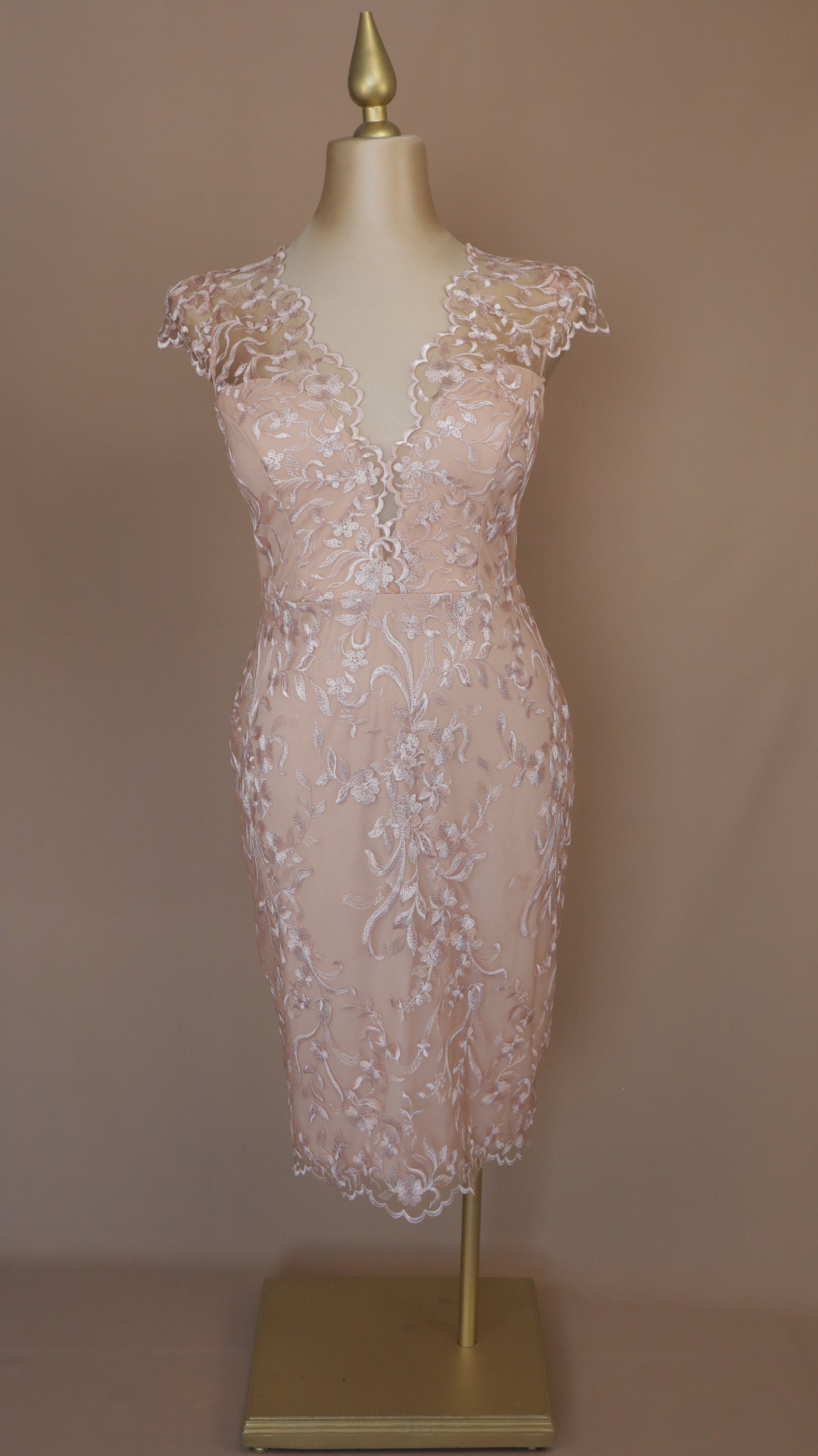 Vestido maxi talla extra con encaje y manga