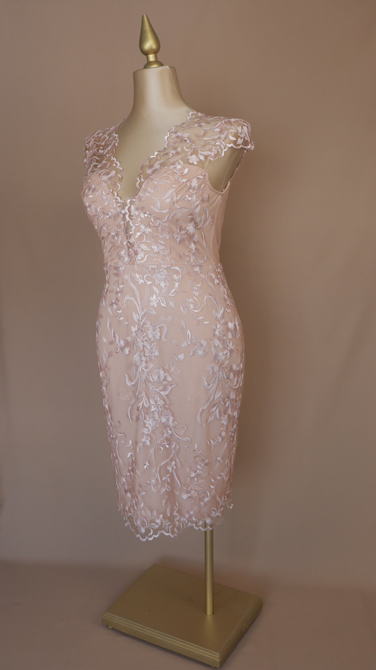 Vestido maxi talla extra con encaje y manga