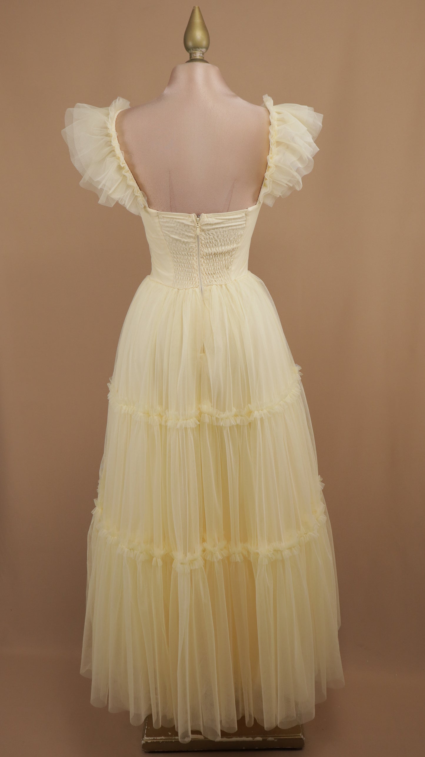 Vestido midi de tul con copa
