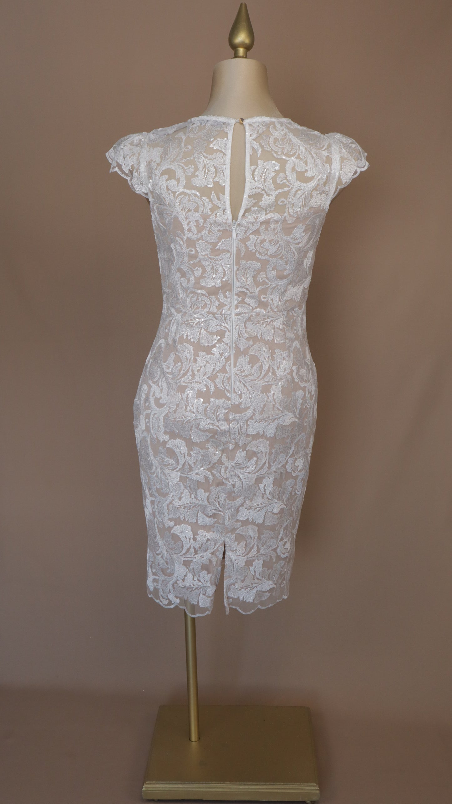 Vestido plus midi con encaje