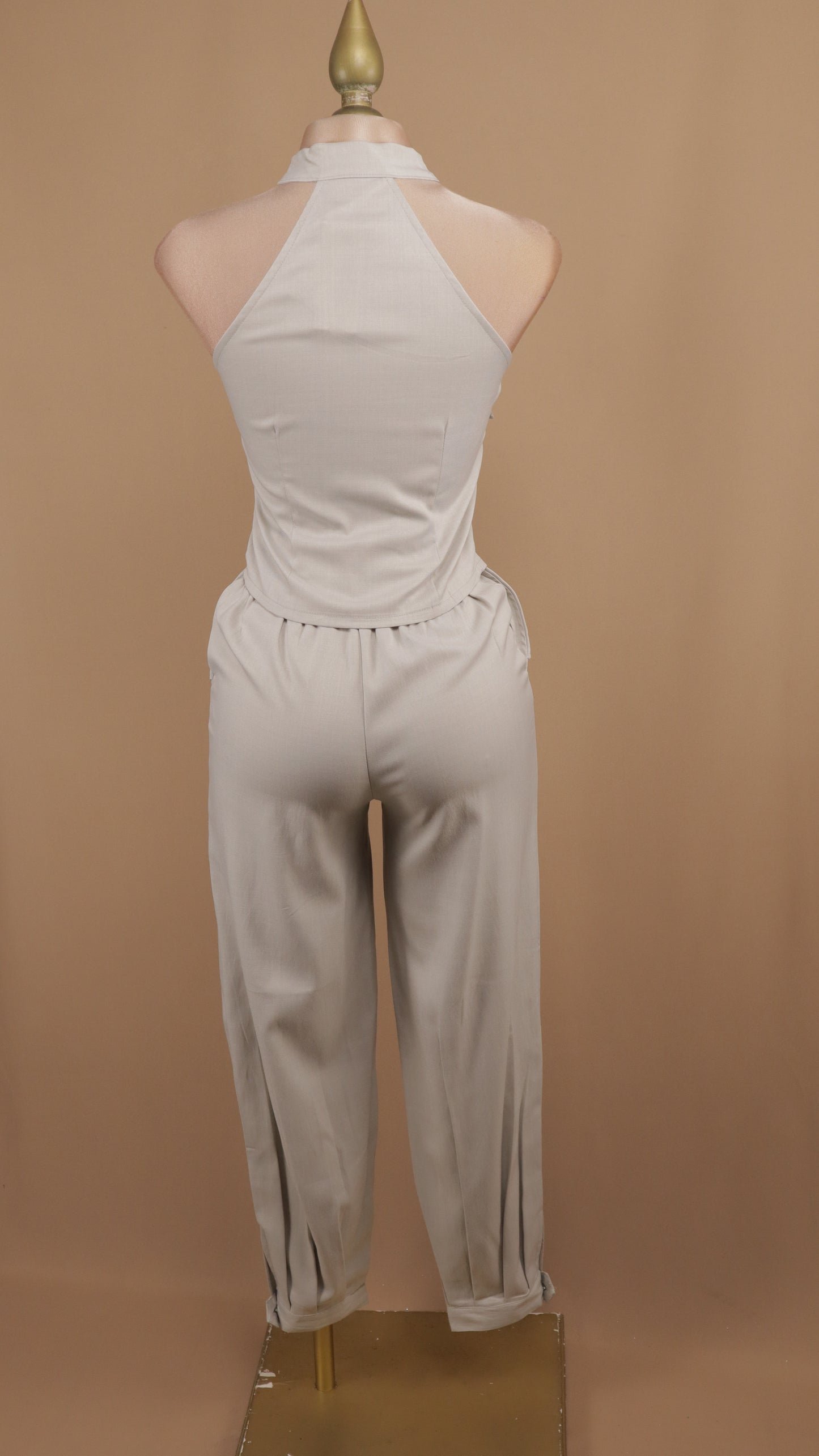 Conjunto de pantalón y crop halter