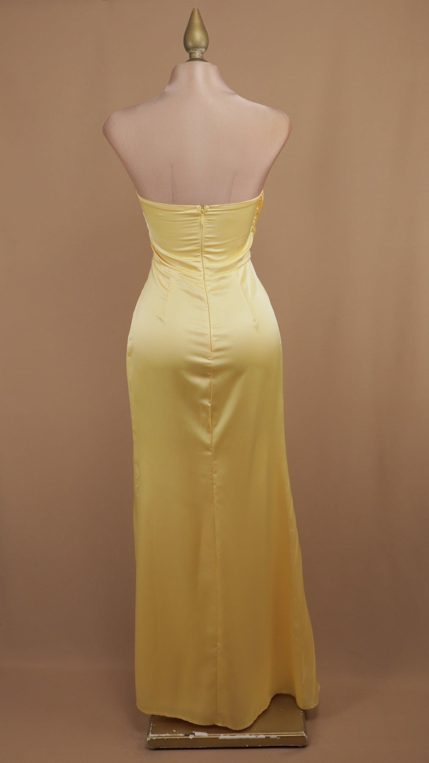Vestido largo estraple plisado con escote en V