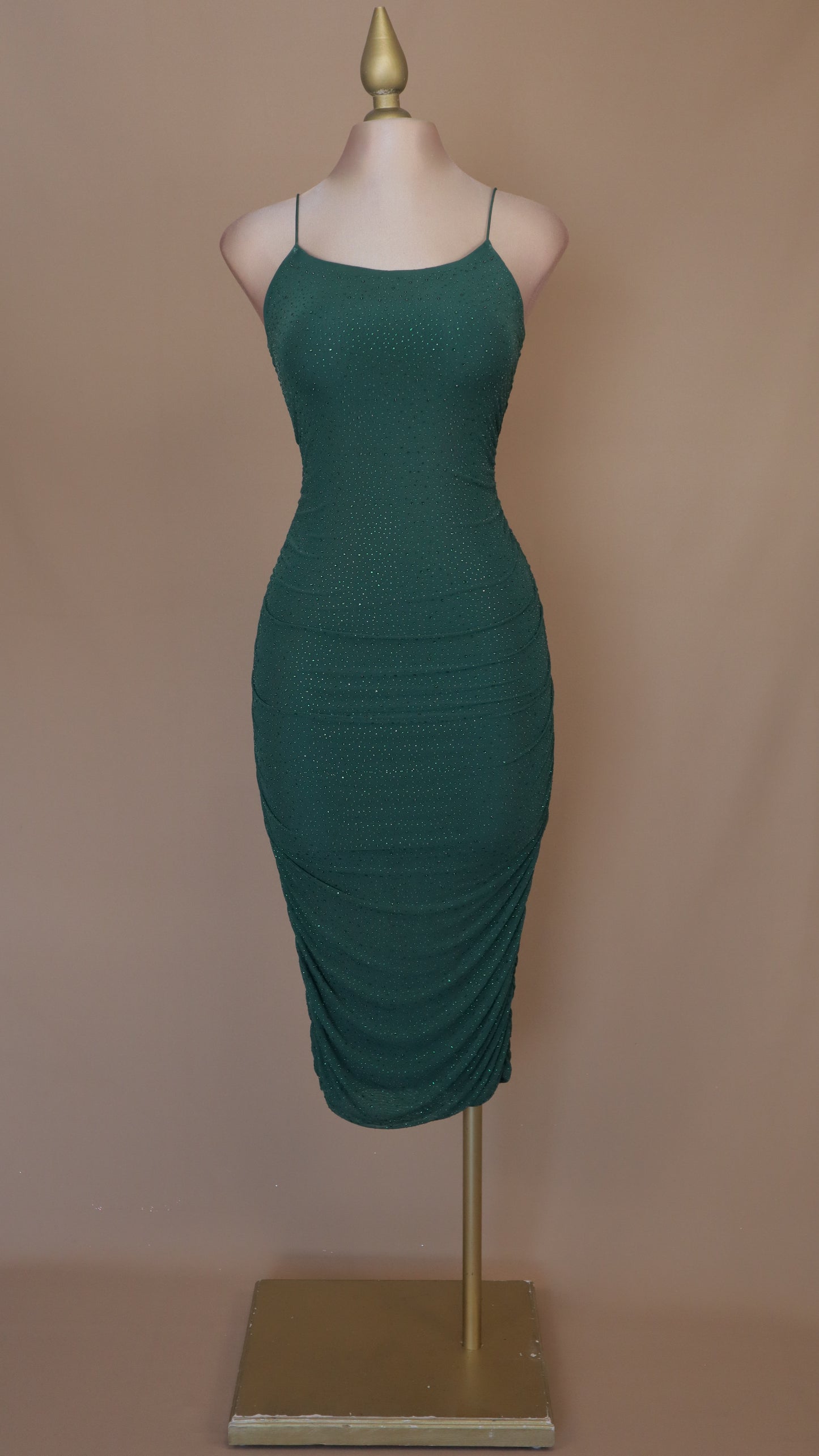 Vestido midi con fina pedrería