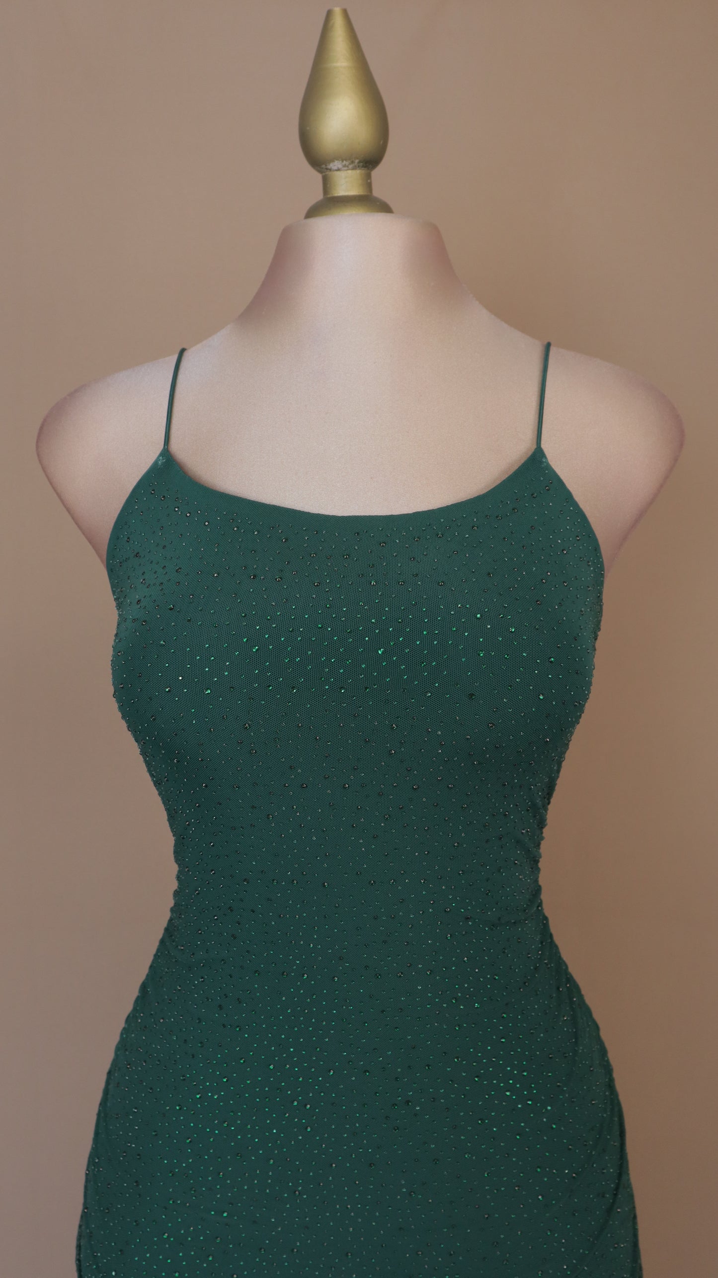 Vestido midi con fina pedrería