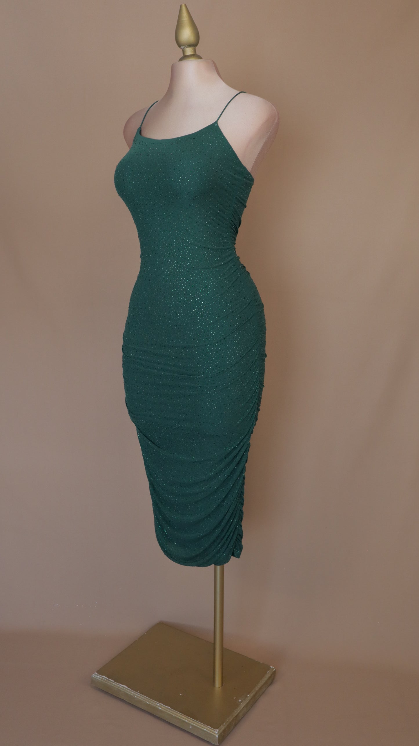 Vestido midi con fina pedrería