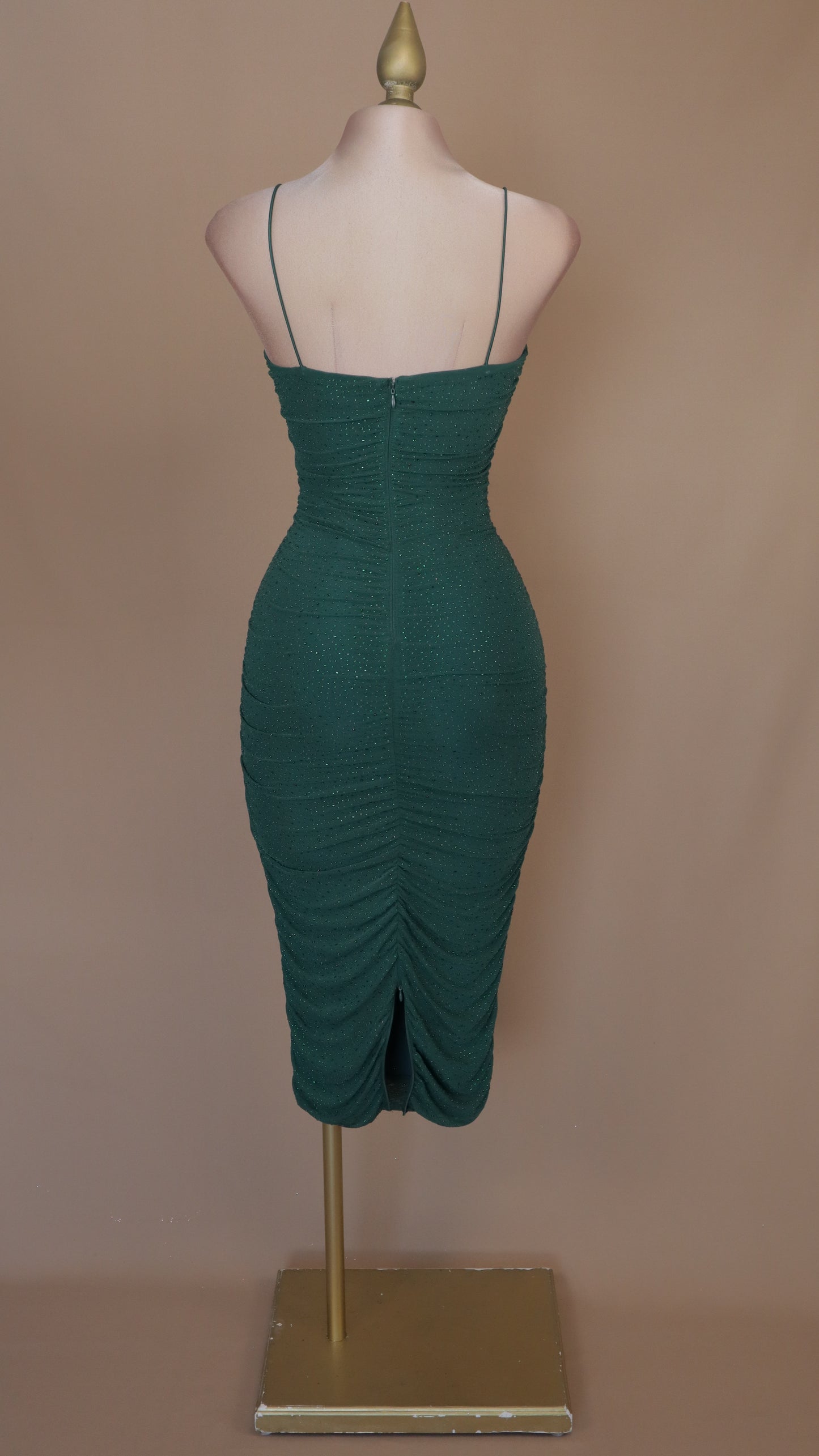 Vestido midi con fina pedrería