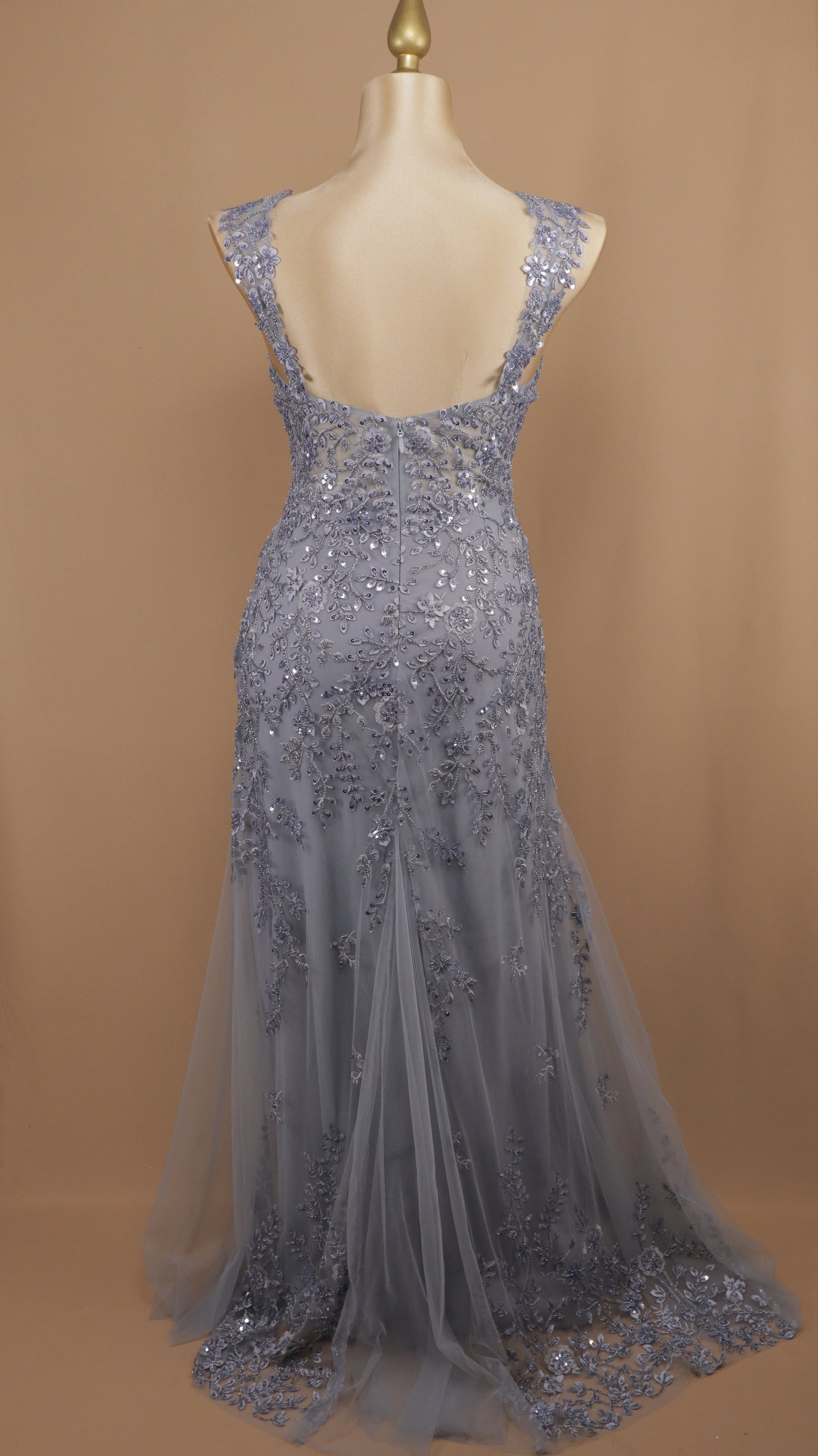 Vestido largo corte sirena con aplicación