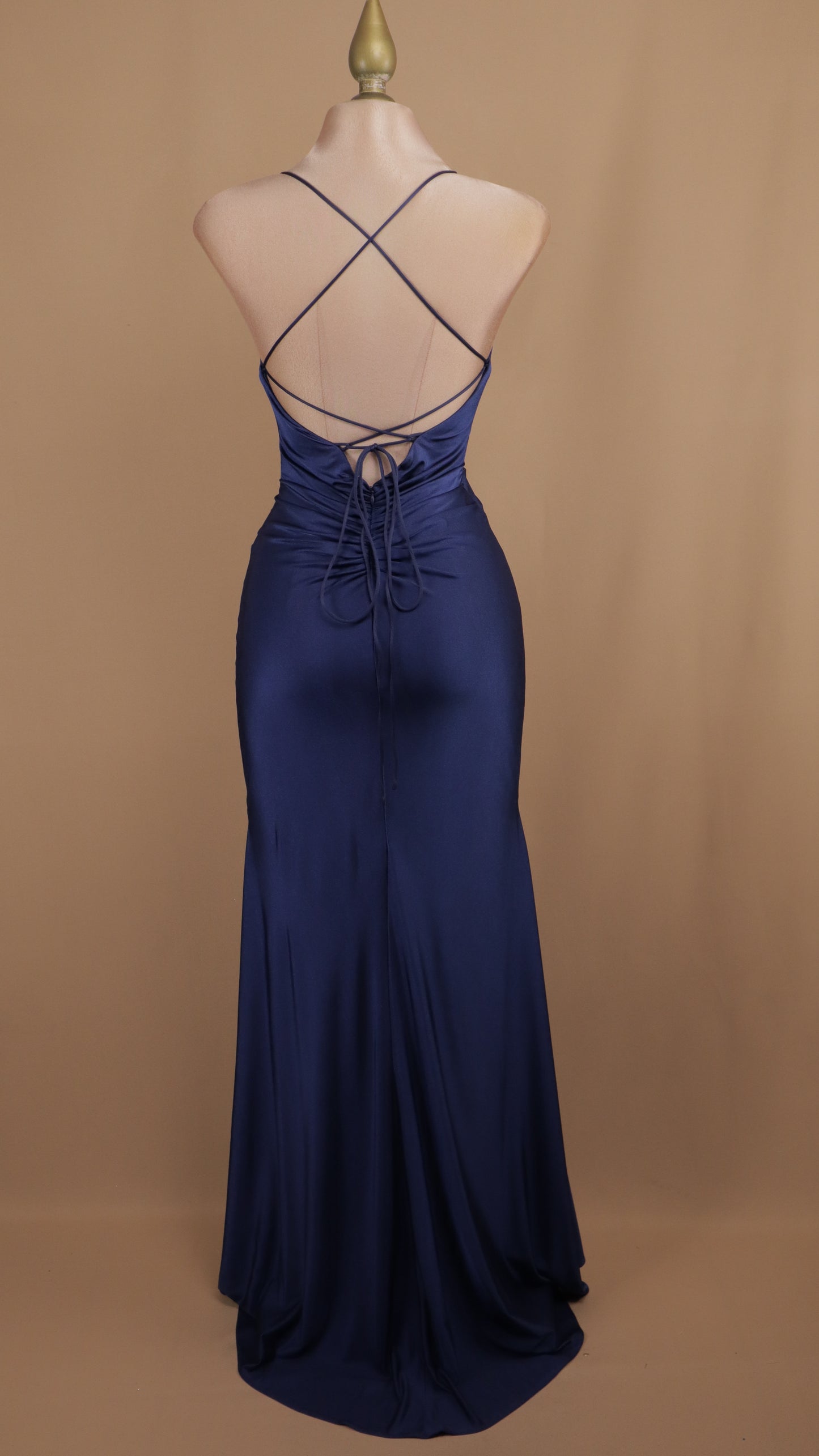 Vestido largo escote en V con corset y abertura