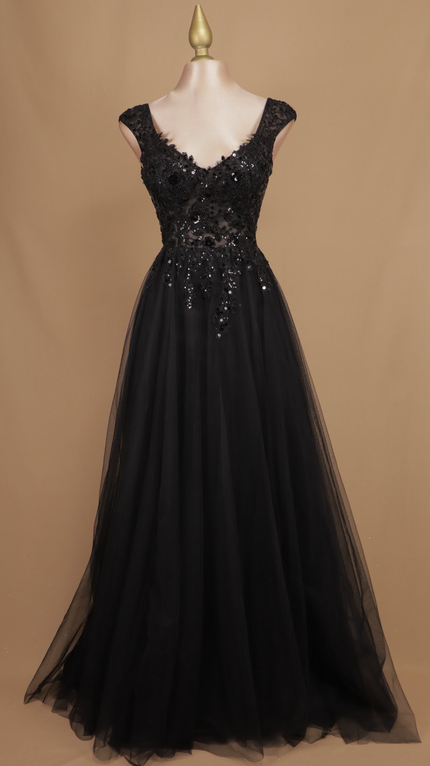Vestido largo linea A con aplicación