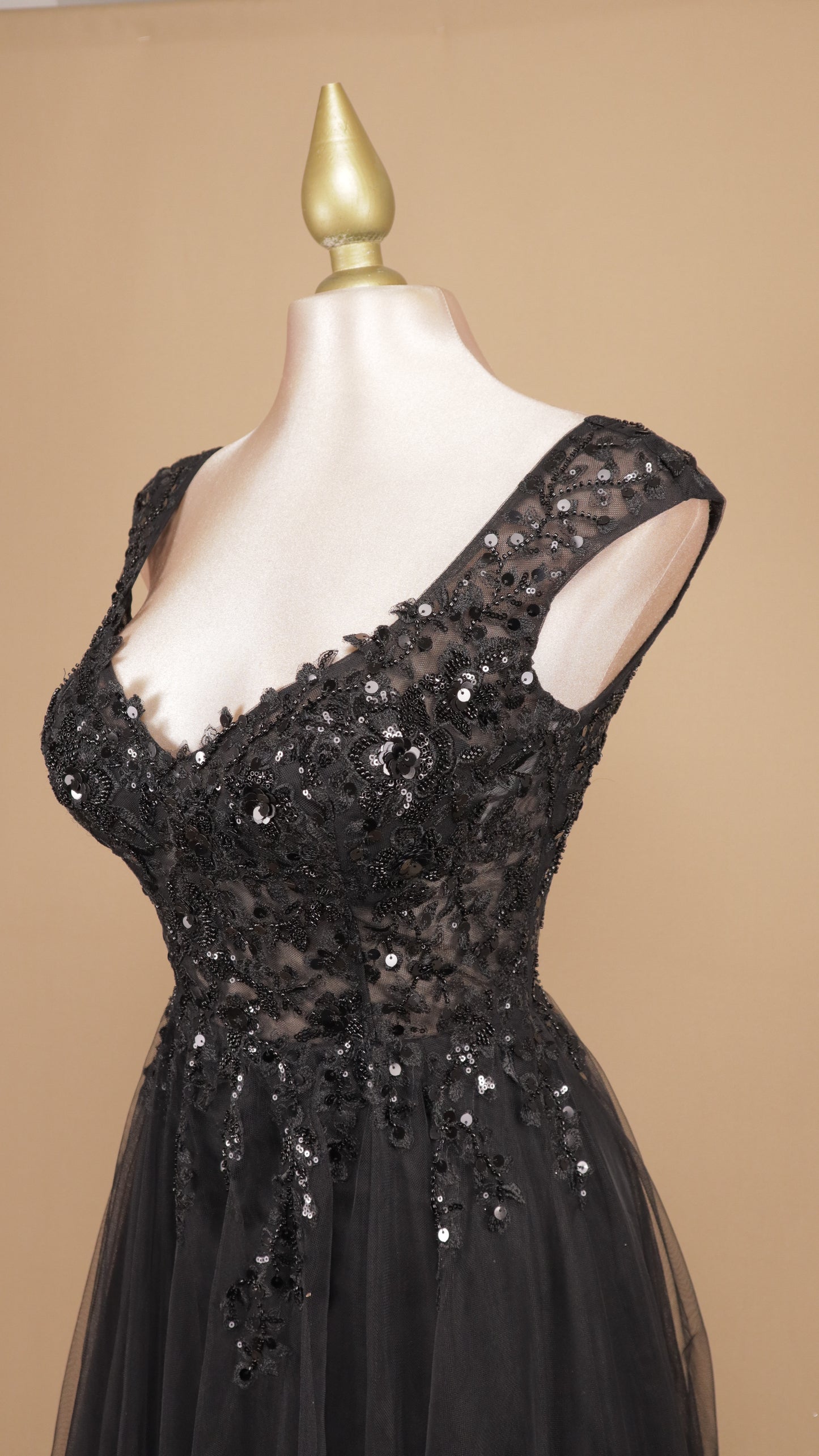 Vestido largo linea A con aplicación