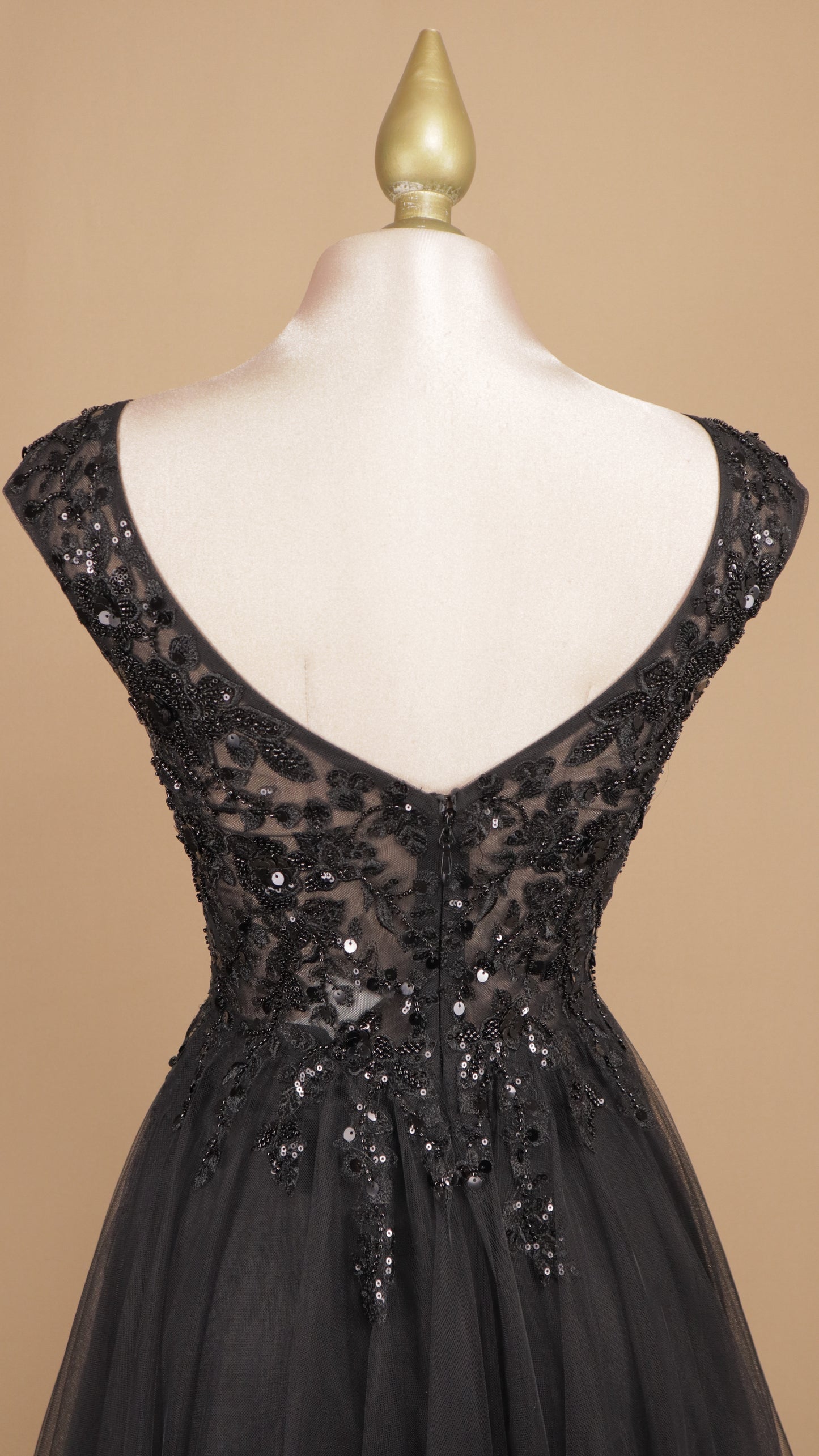 Vestido largo linea A con aplicación