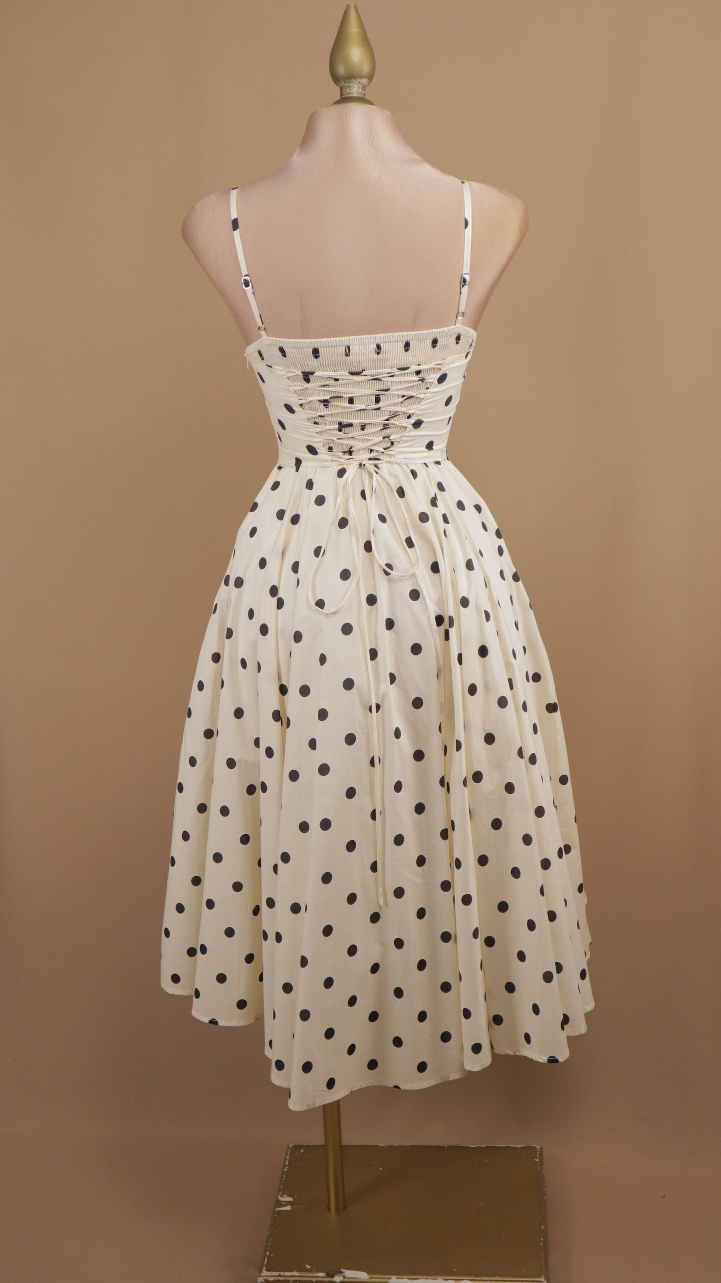 Vestido midi boleado de tirantes
