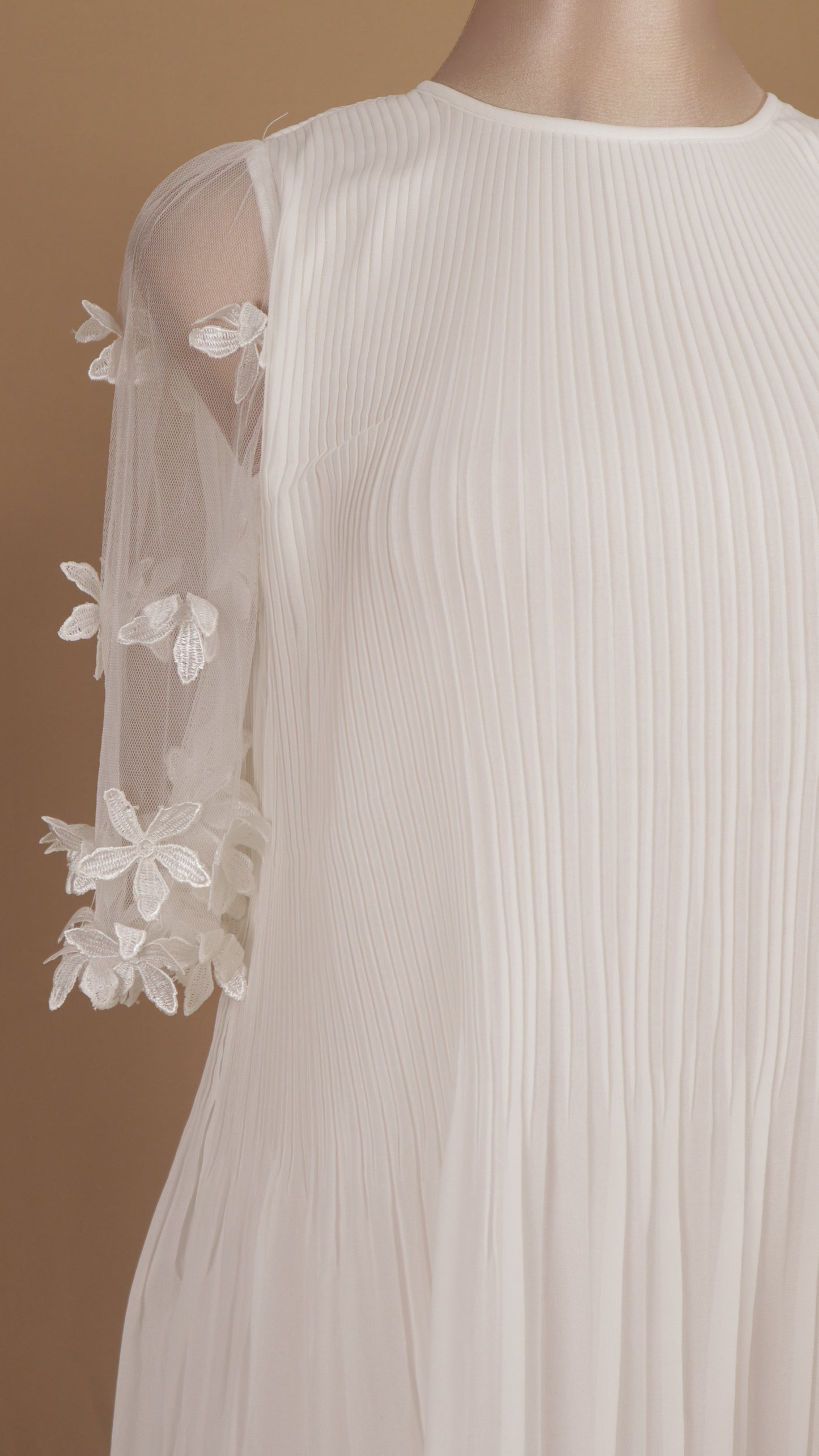 Vestido corto manga larga con mariposas