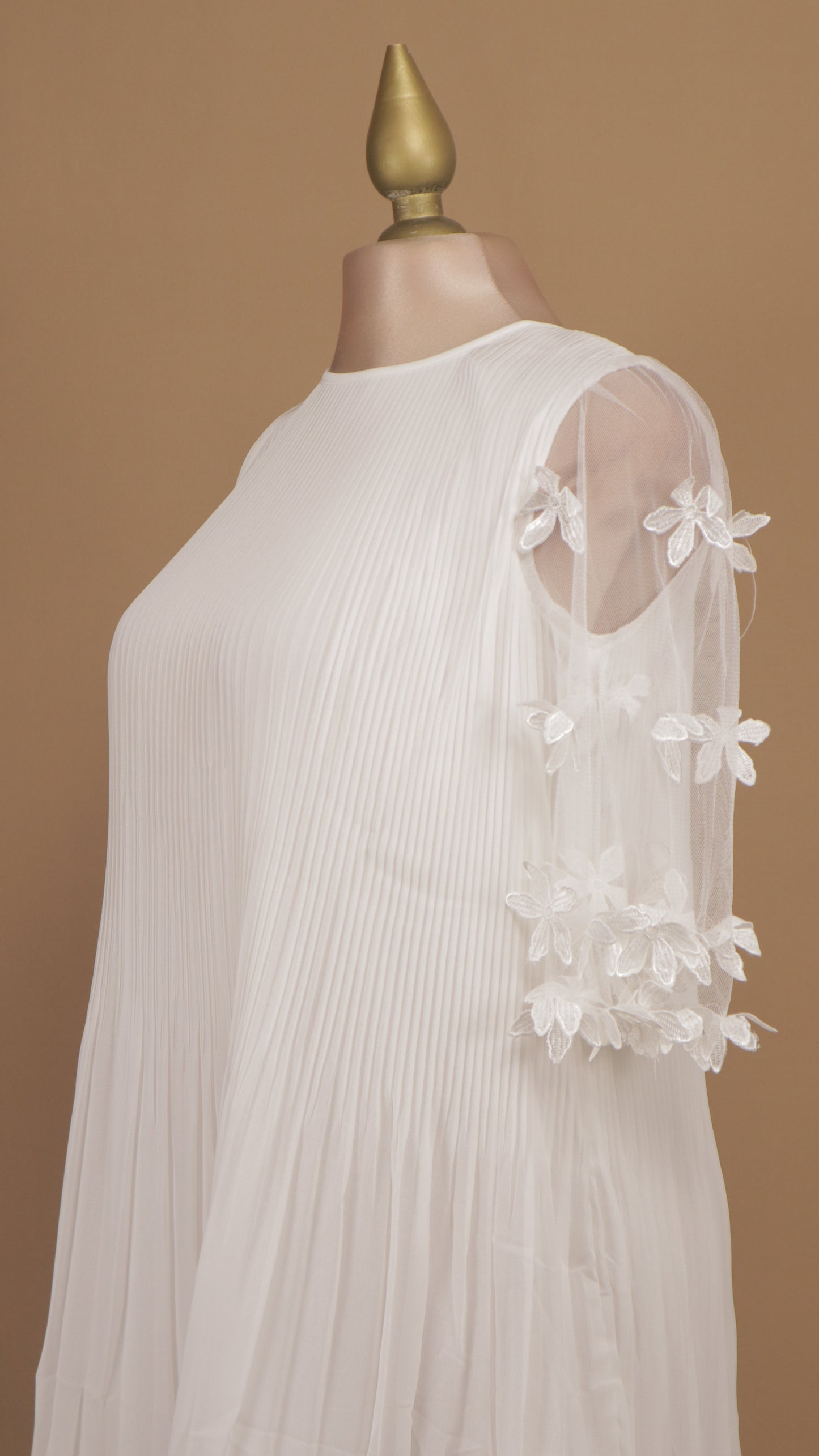 Vestido corto manga larga con mariposas