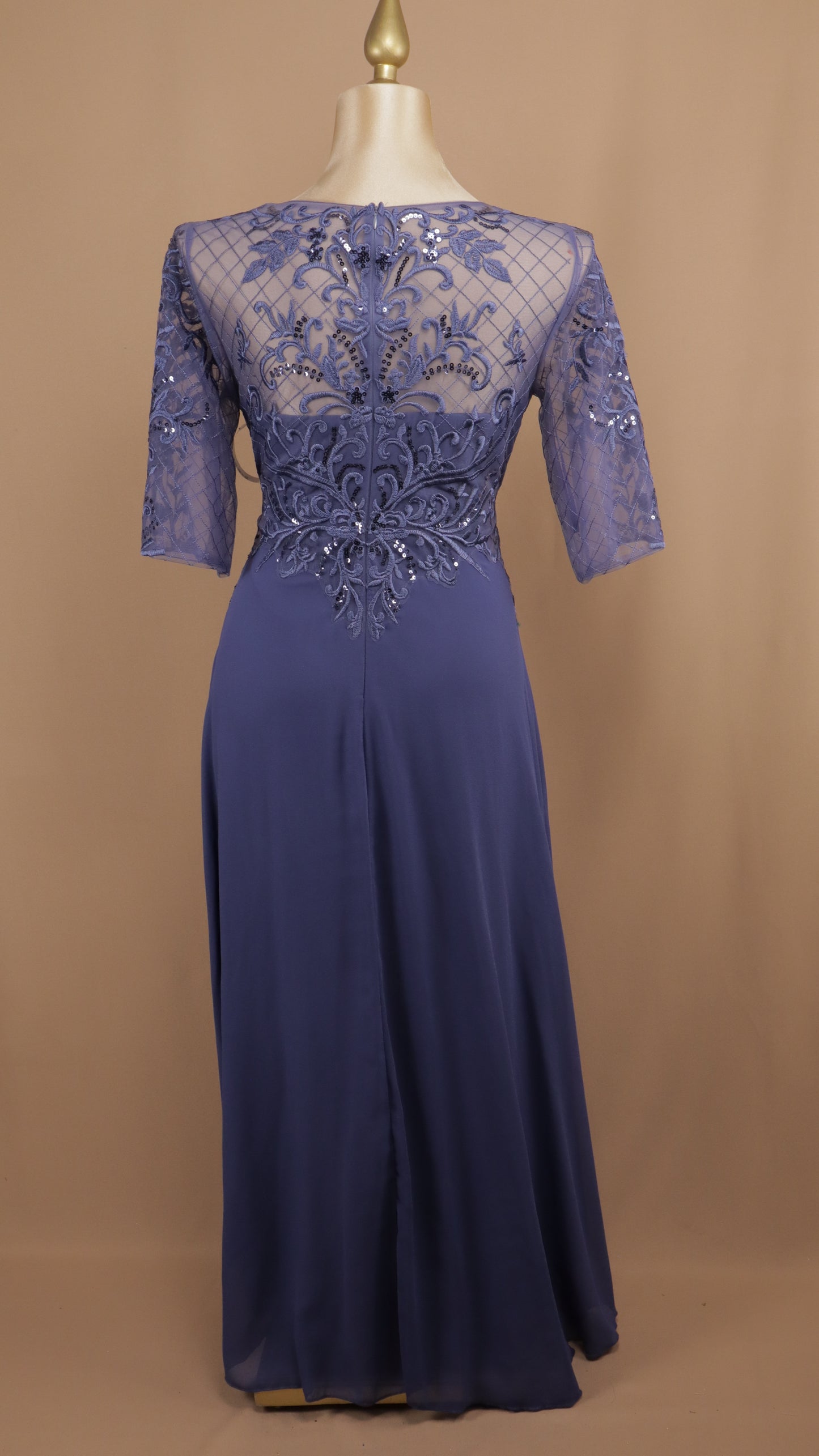 Vestido largo plus size con aplicación y manga 3/4