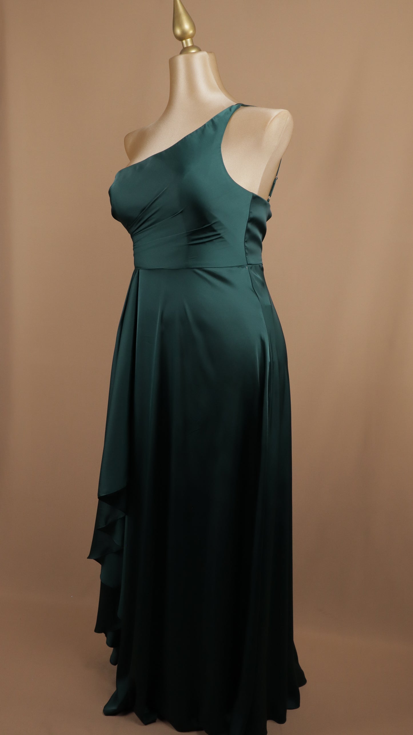 Vestido largo extra asimétrico en línea A