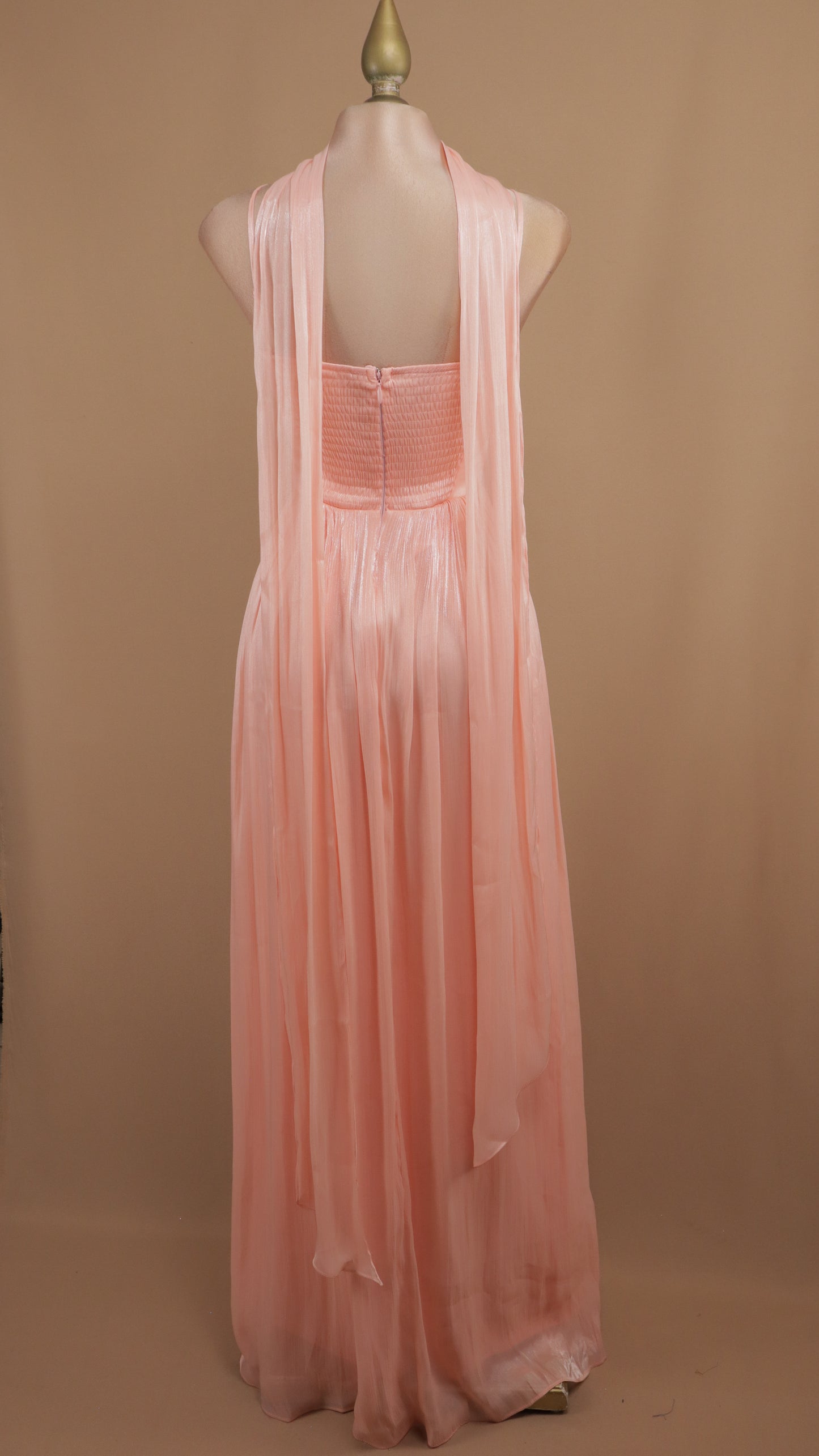 Vestido largo de tirante con estola en cuello