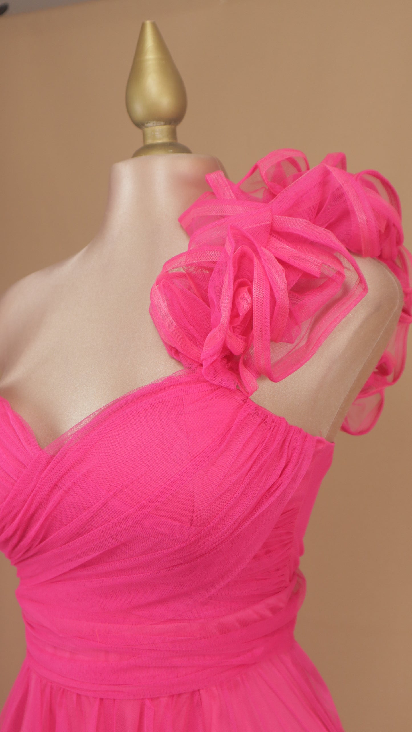 Vestido largo de tul con escote corazón