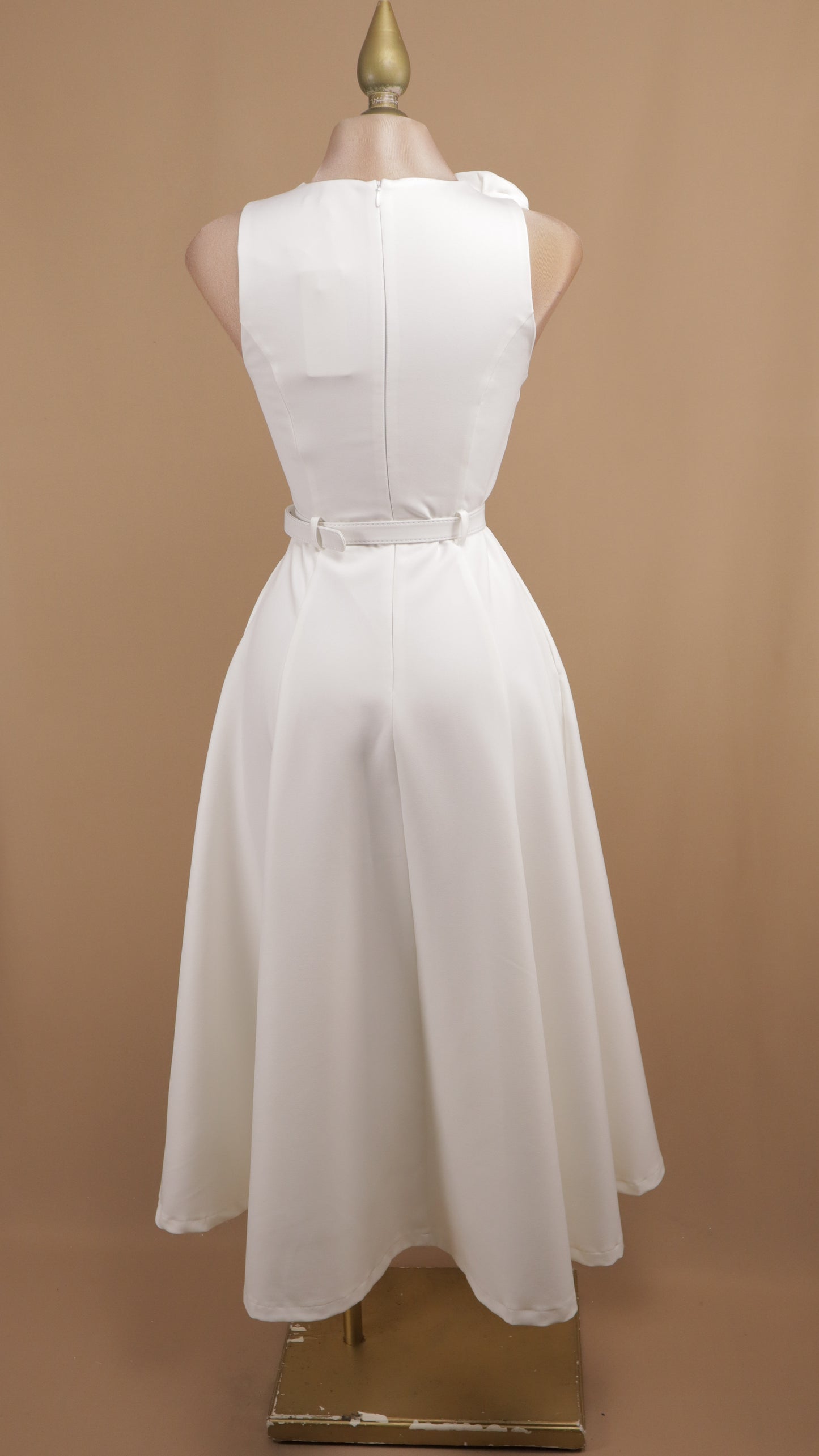 Vestido midi con flores en hombro y cinto