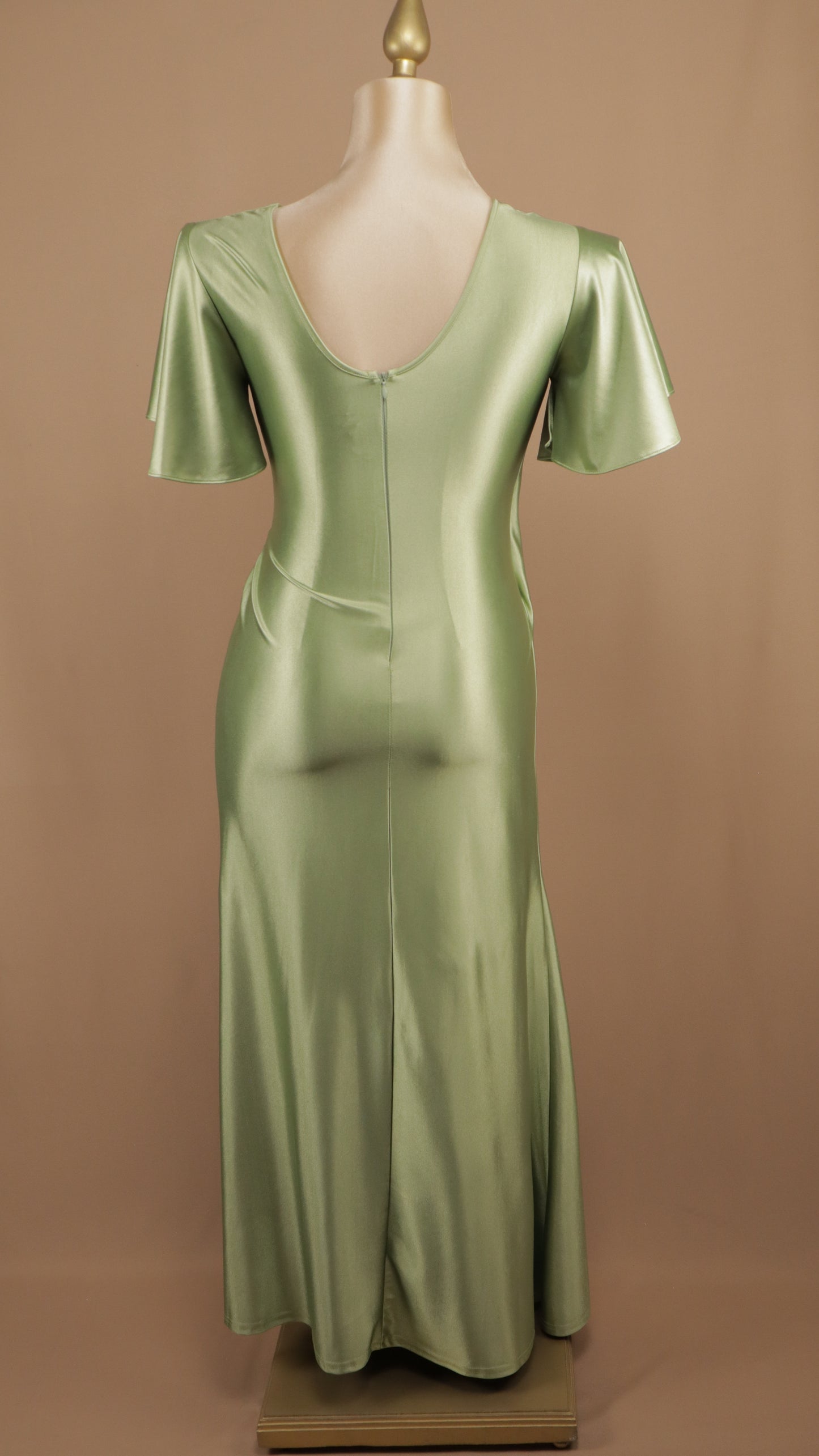 Vestido largo plus satinado con manga