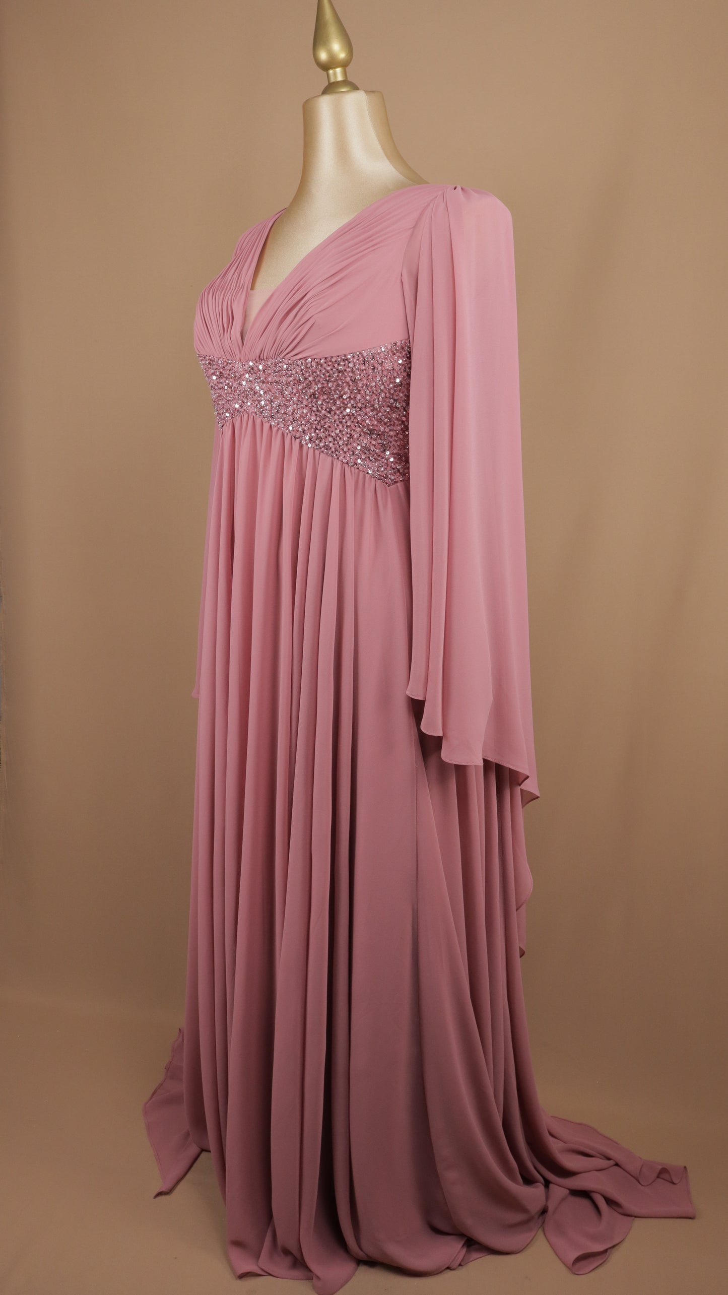 Vestido largo plus size con aplicación en cintura
