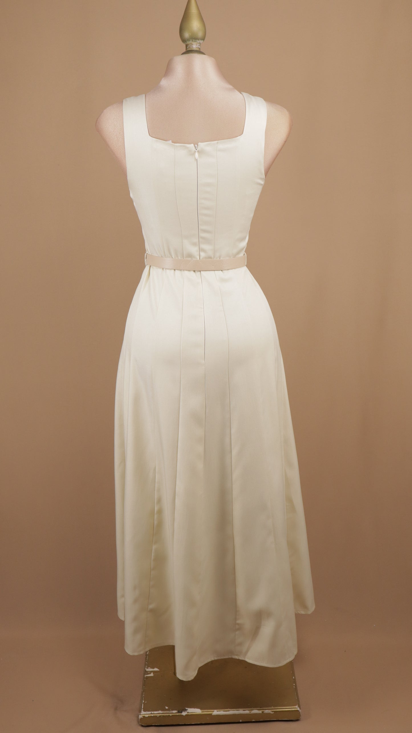 Vestido midi escote cuadrado con cinto
