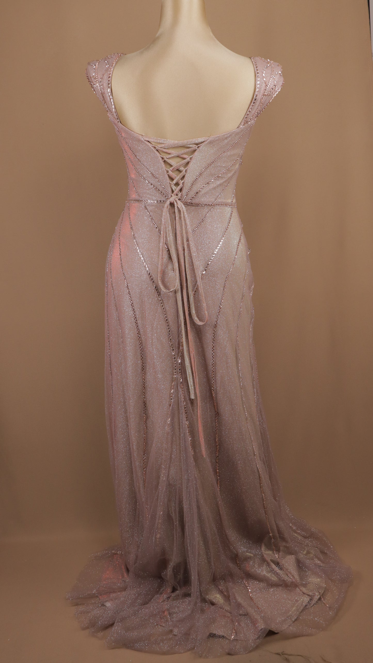 Vestido largo plus size con aplicación y destellos
