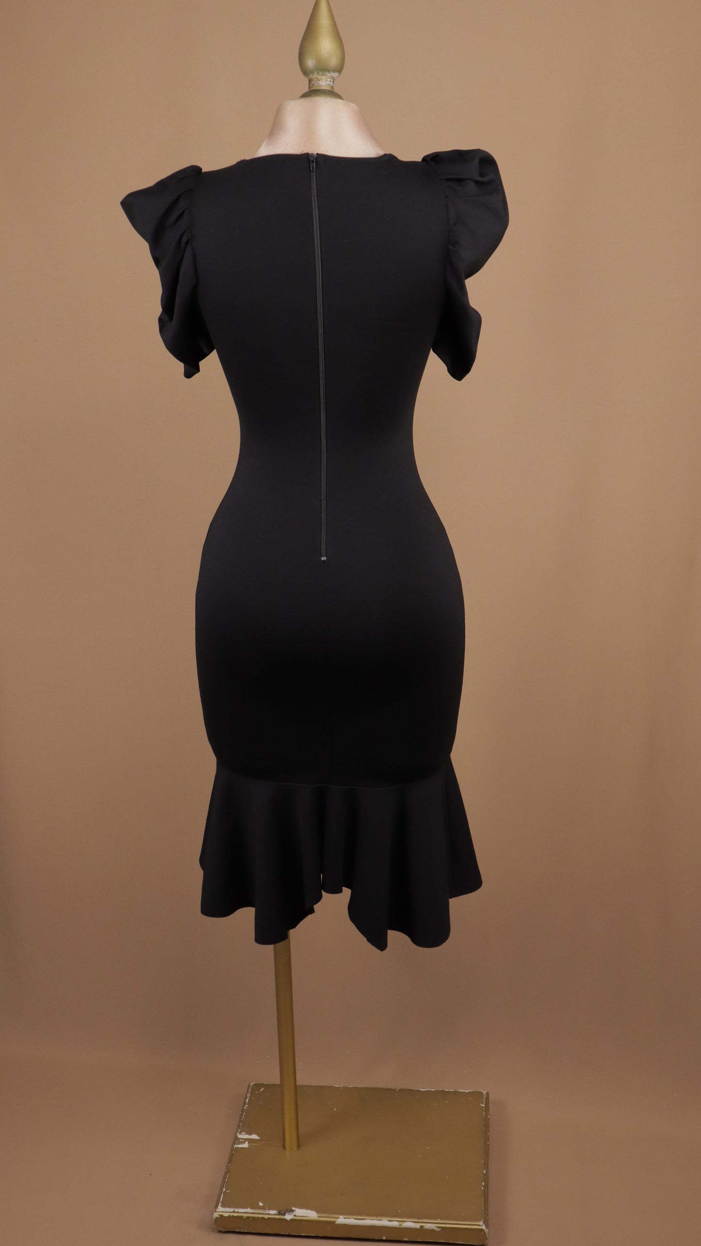 Vestido midi con manga y y terminación de falda circular