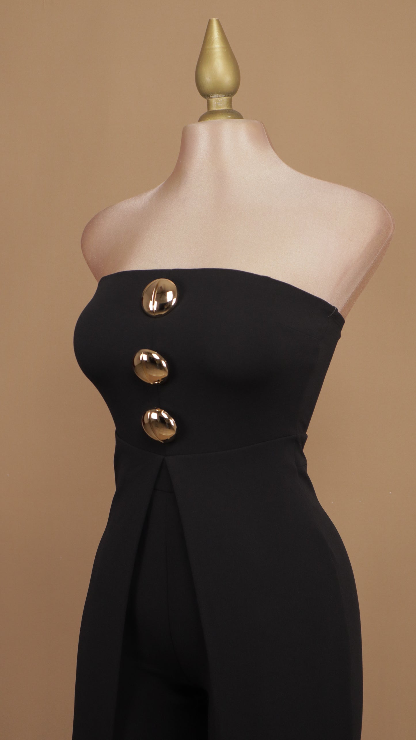 Palazzo estraple con botones dorados