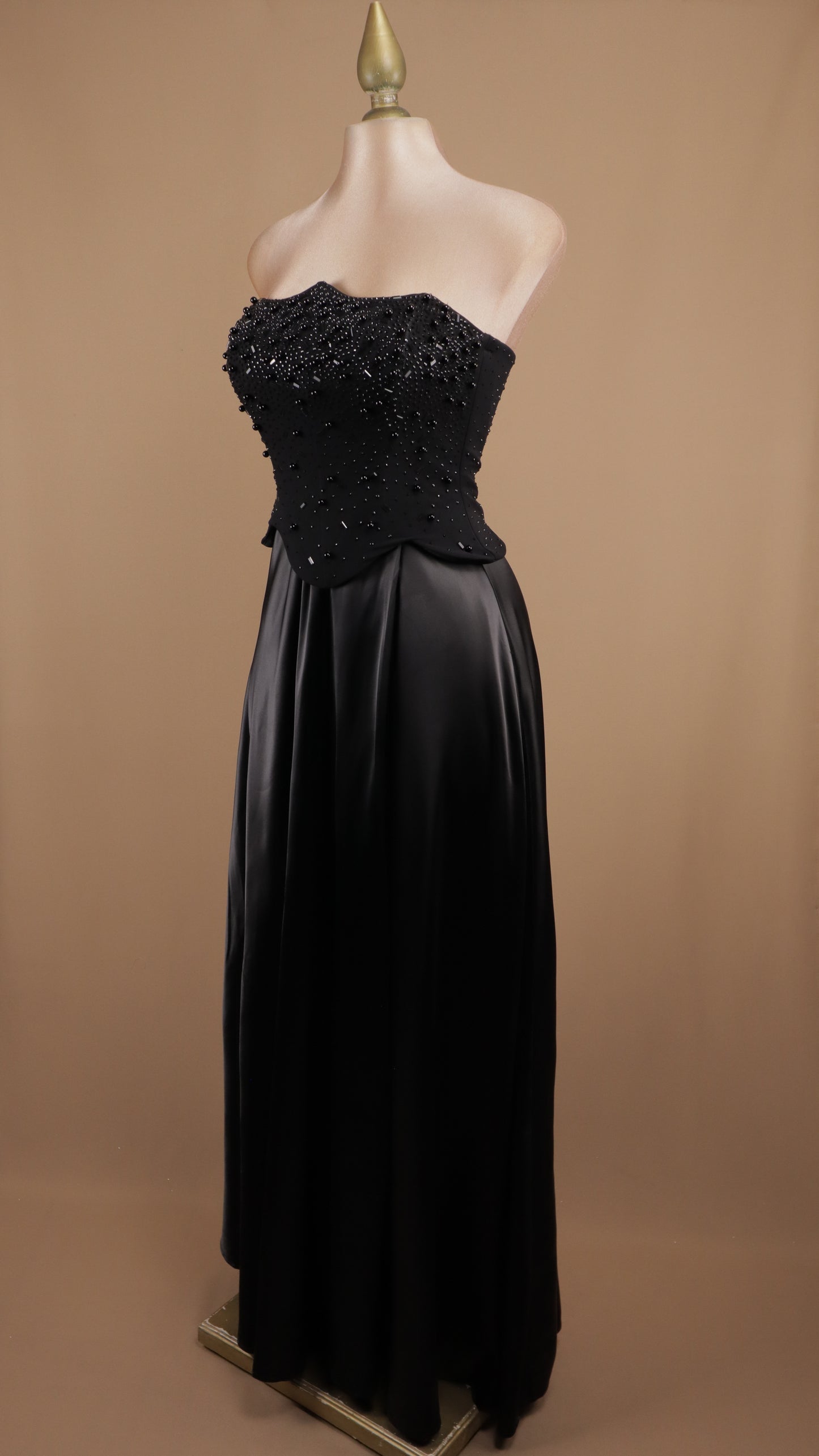 Vestido largo estraple con pedrería