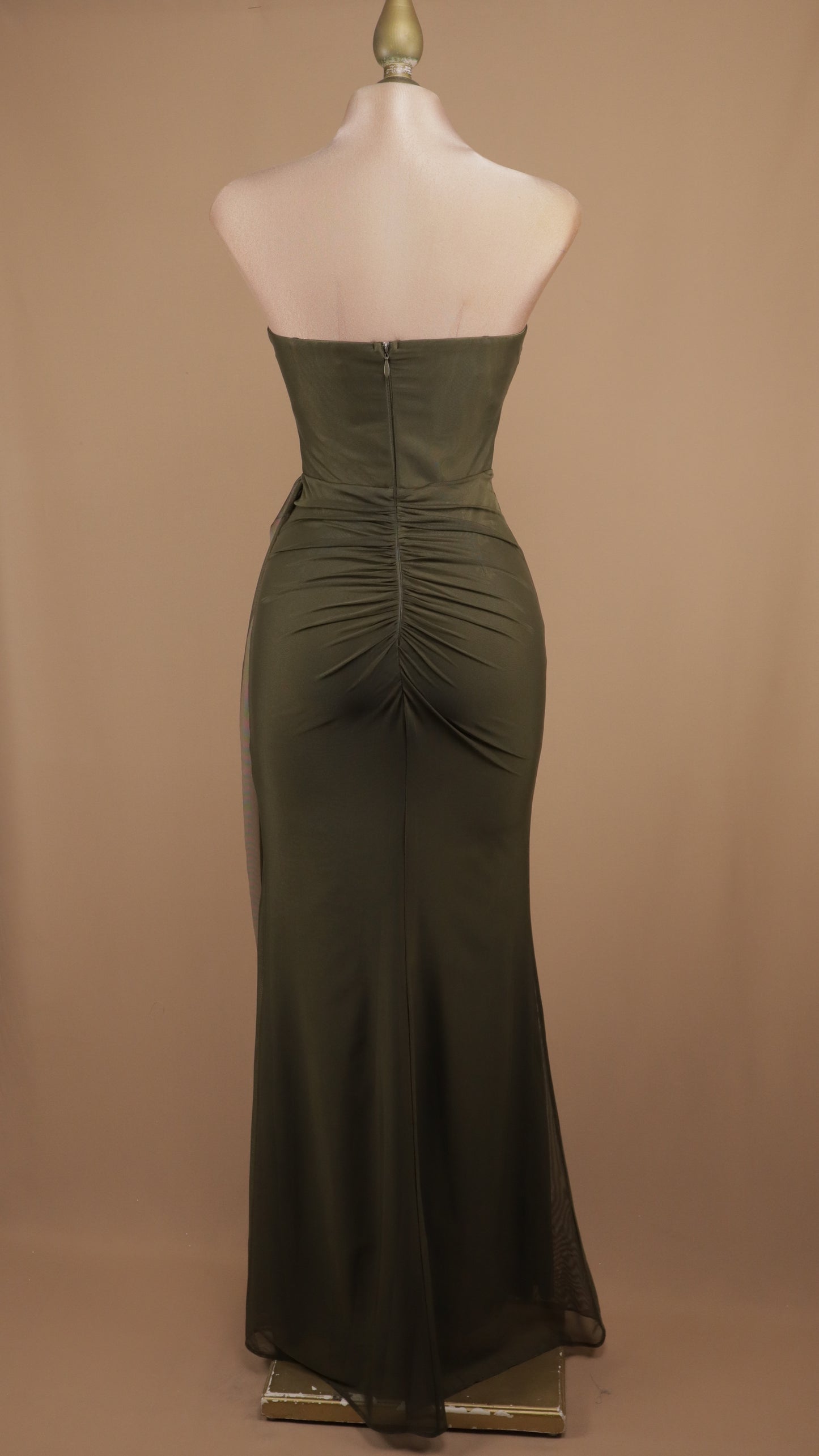 Vestido largo estraple con cauda