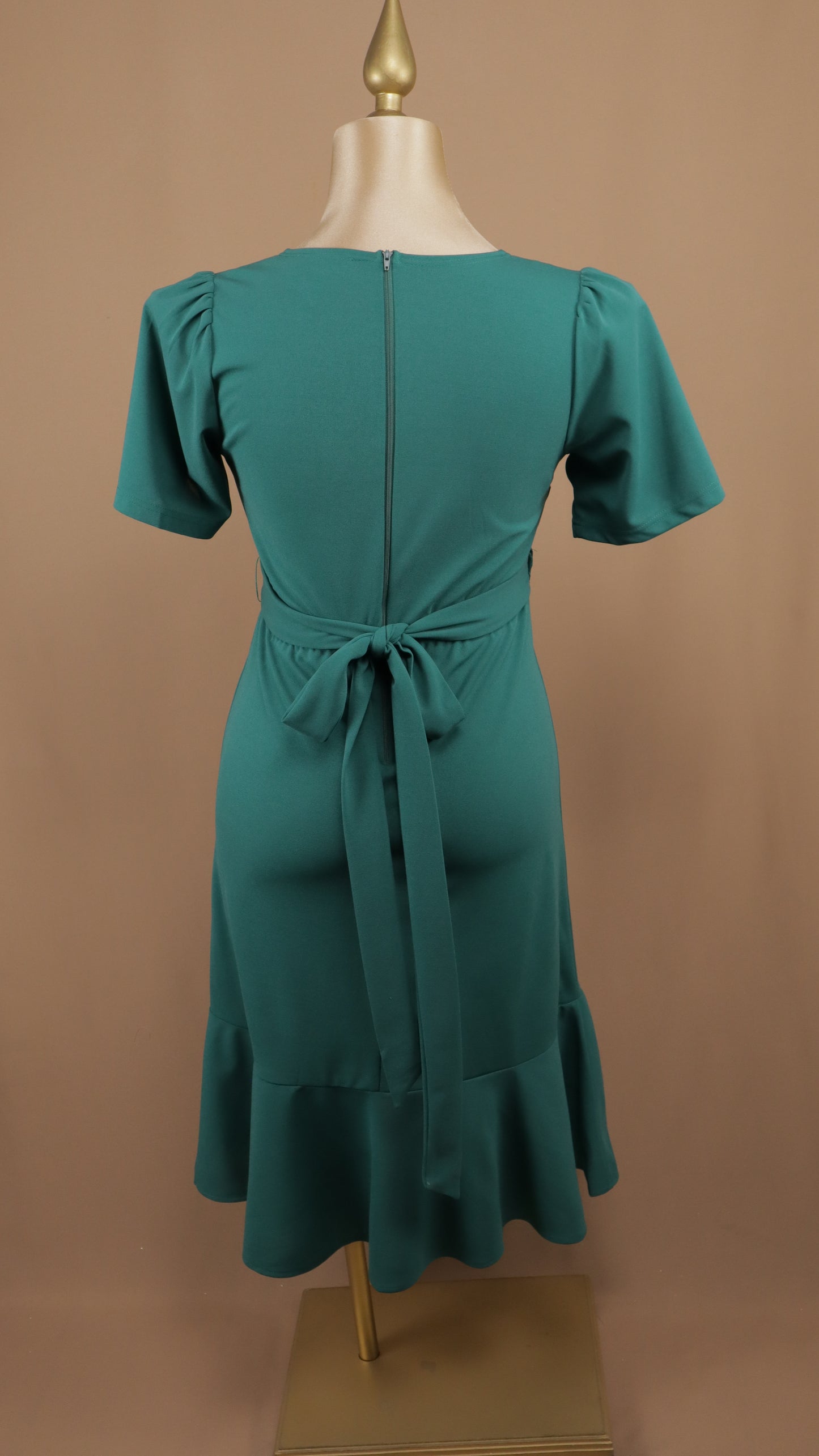 Vestido midi talla extra con manga y escarola